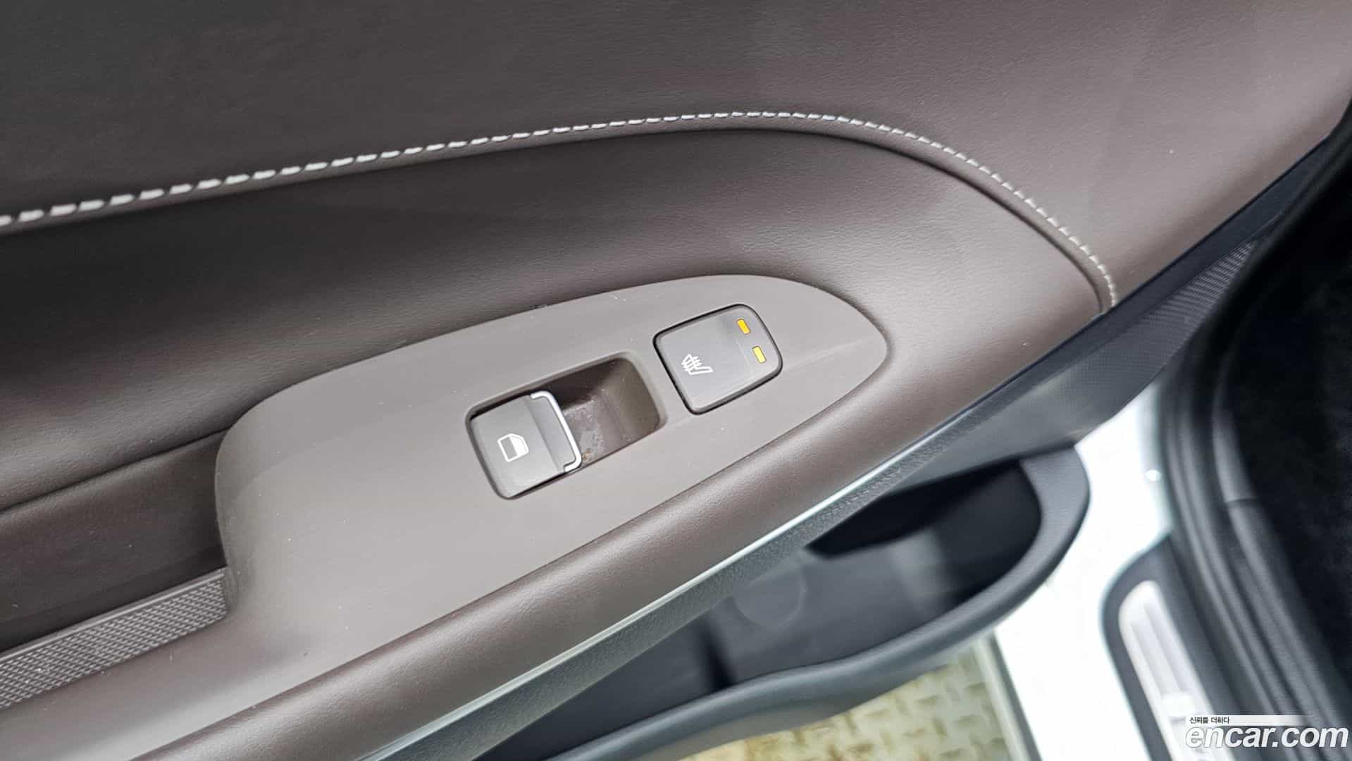 Grandeur Hyundai 2018.9-OPTION-043