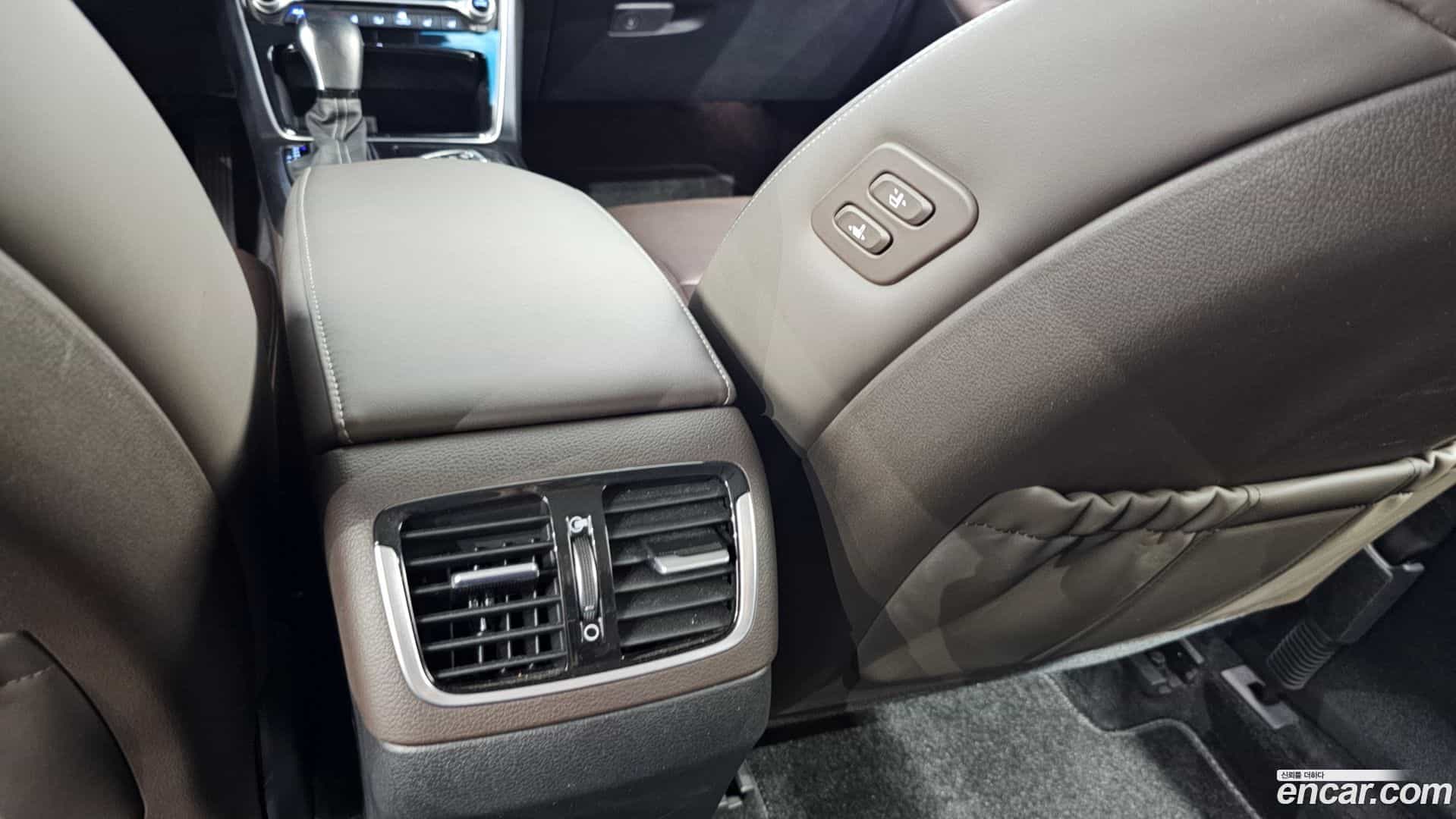 Grandeur Hyundai 2018.9-OPTION-044