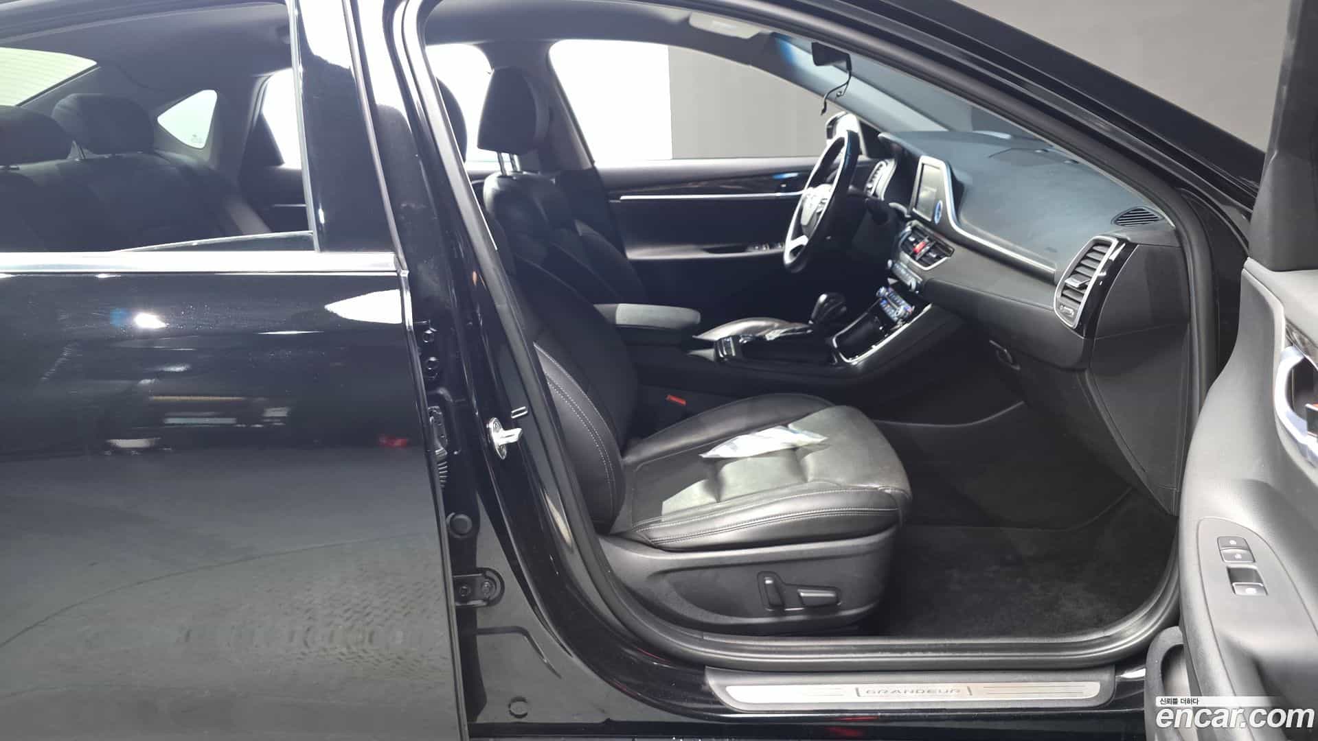 Grandeur Hyundai 2017.2-INNER-010