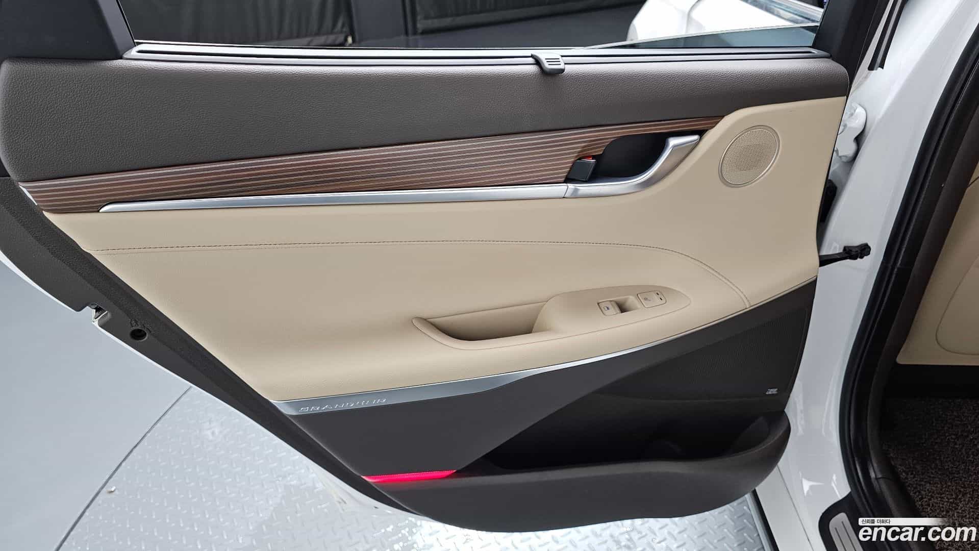 Grandeur Hyundai 2019.6-INNER-035