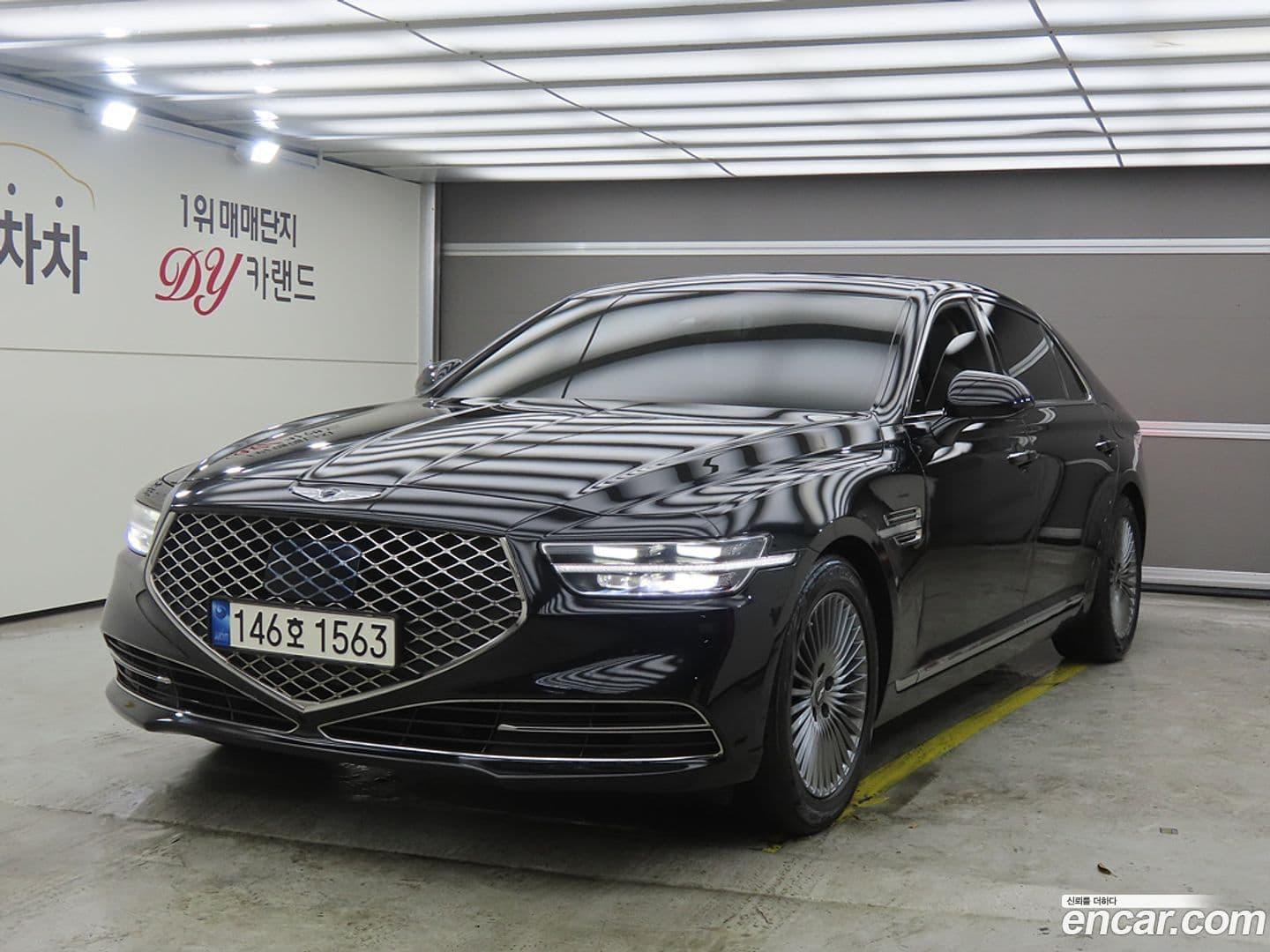 Main__Slider__Photo:G90 Genesis 2019.6-0