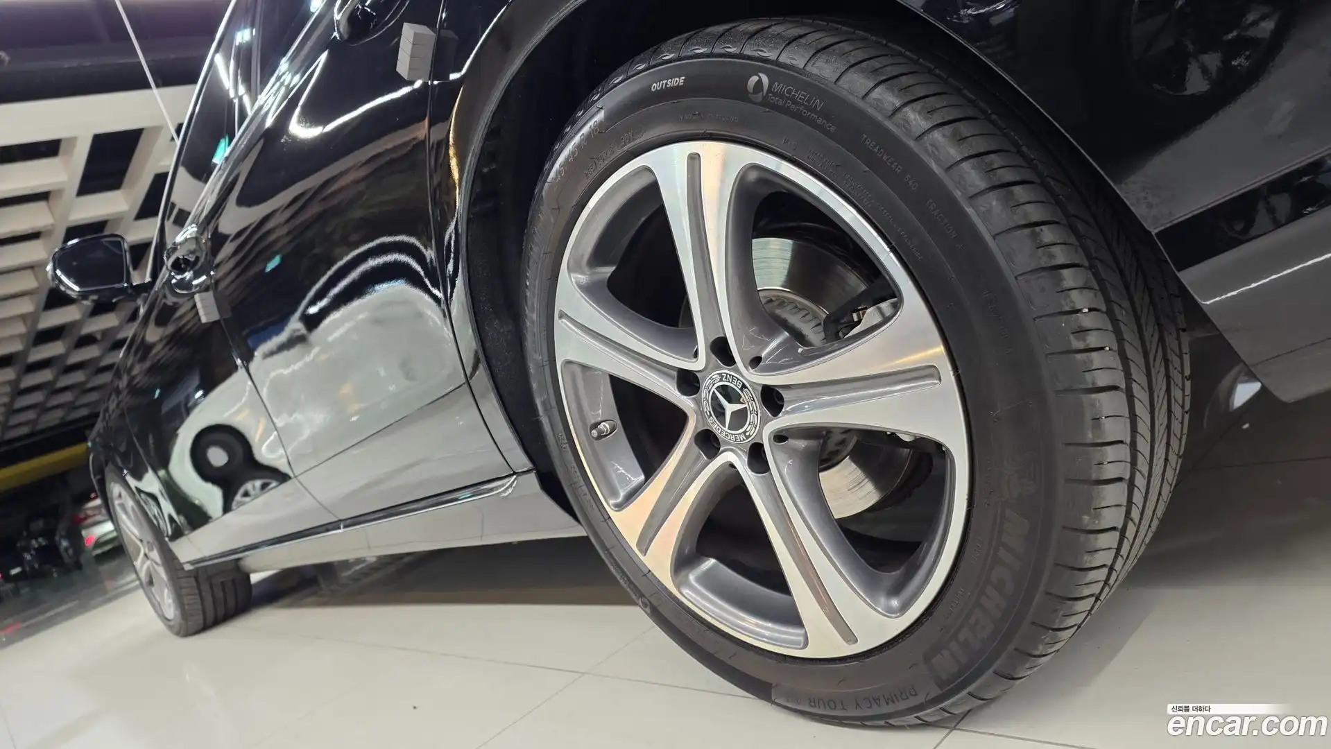 E-Class Mercedes-Benz 2020.6-OPTION-024