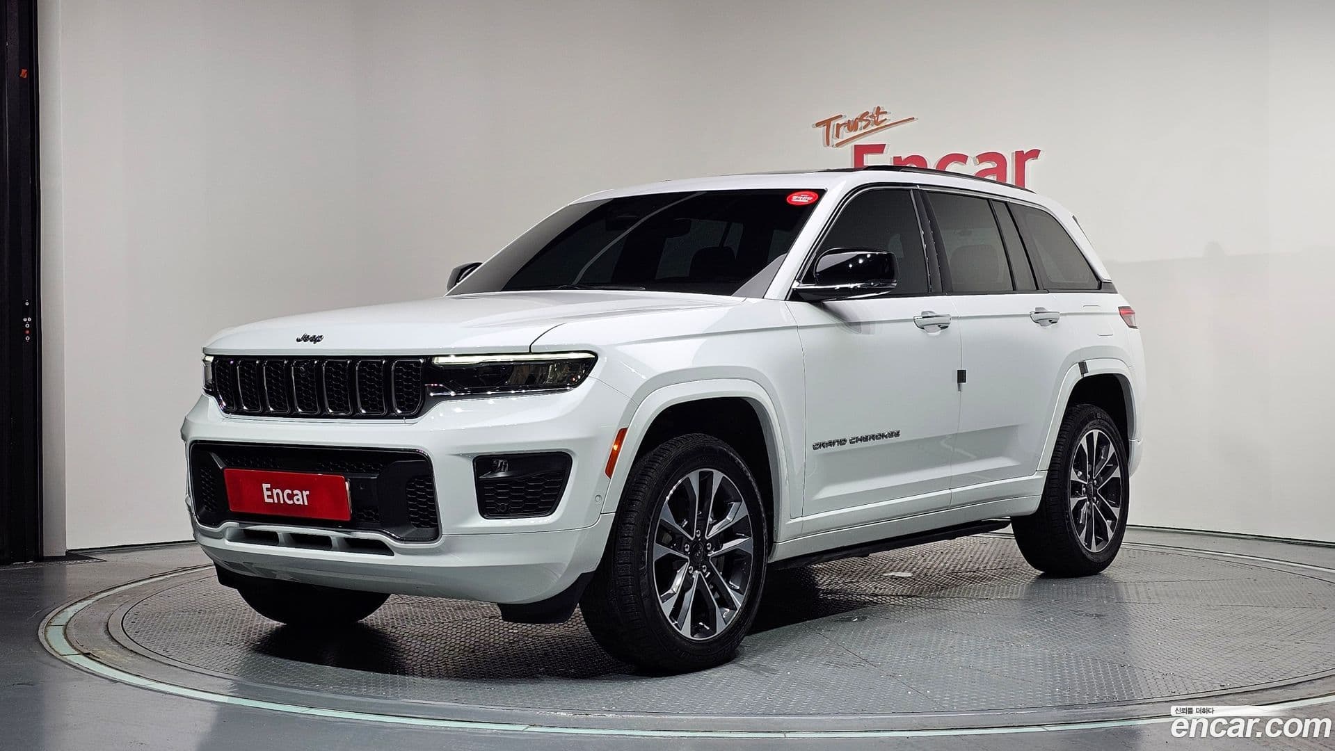 Main__Slider__Photo:Cherokee Jeep 2023.11-0
