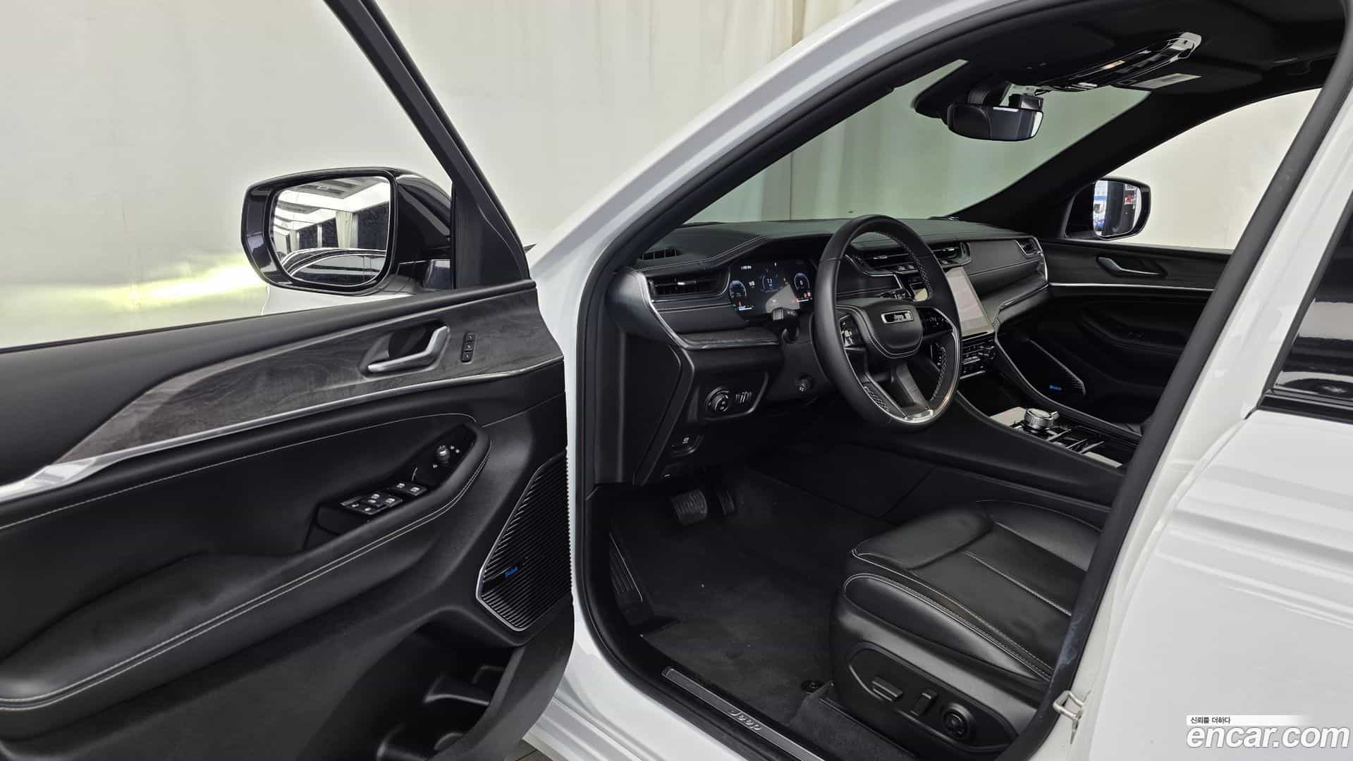 Cherokee Jeep 2023.11-INNER-010