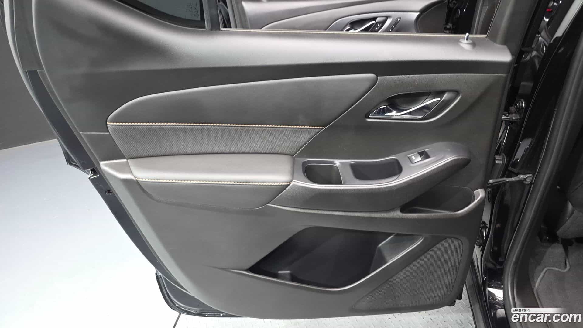 Traverse Chevrolet 2021.2-INNER-035