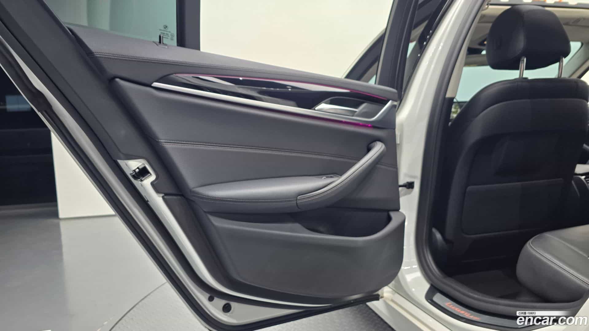 5-Series BMW 2019.6-INNER-035
