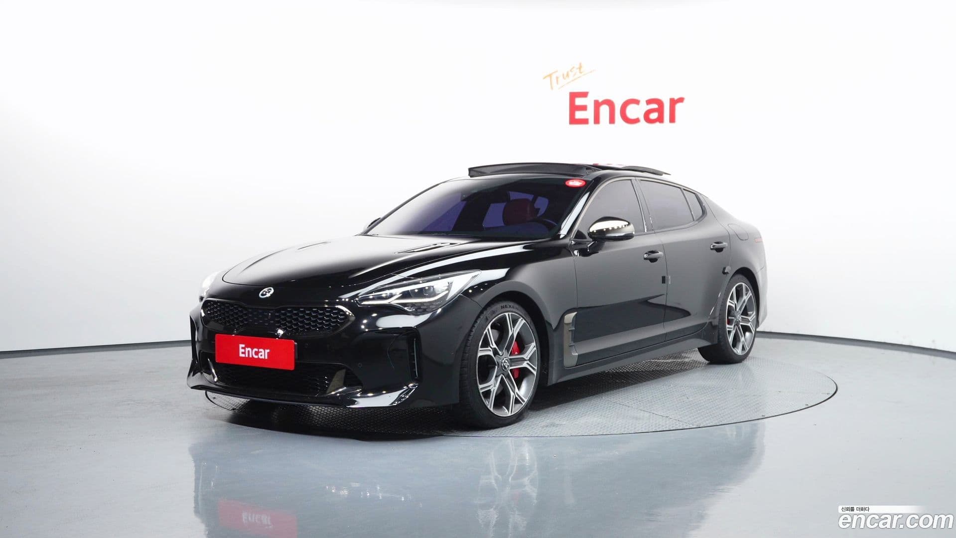 Main__Slider__Photo:Stinger Kia 2019.3-0
