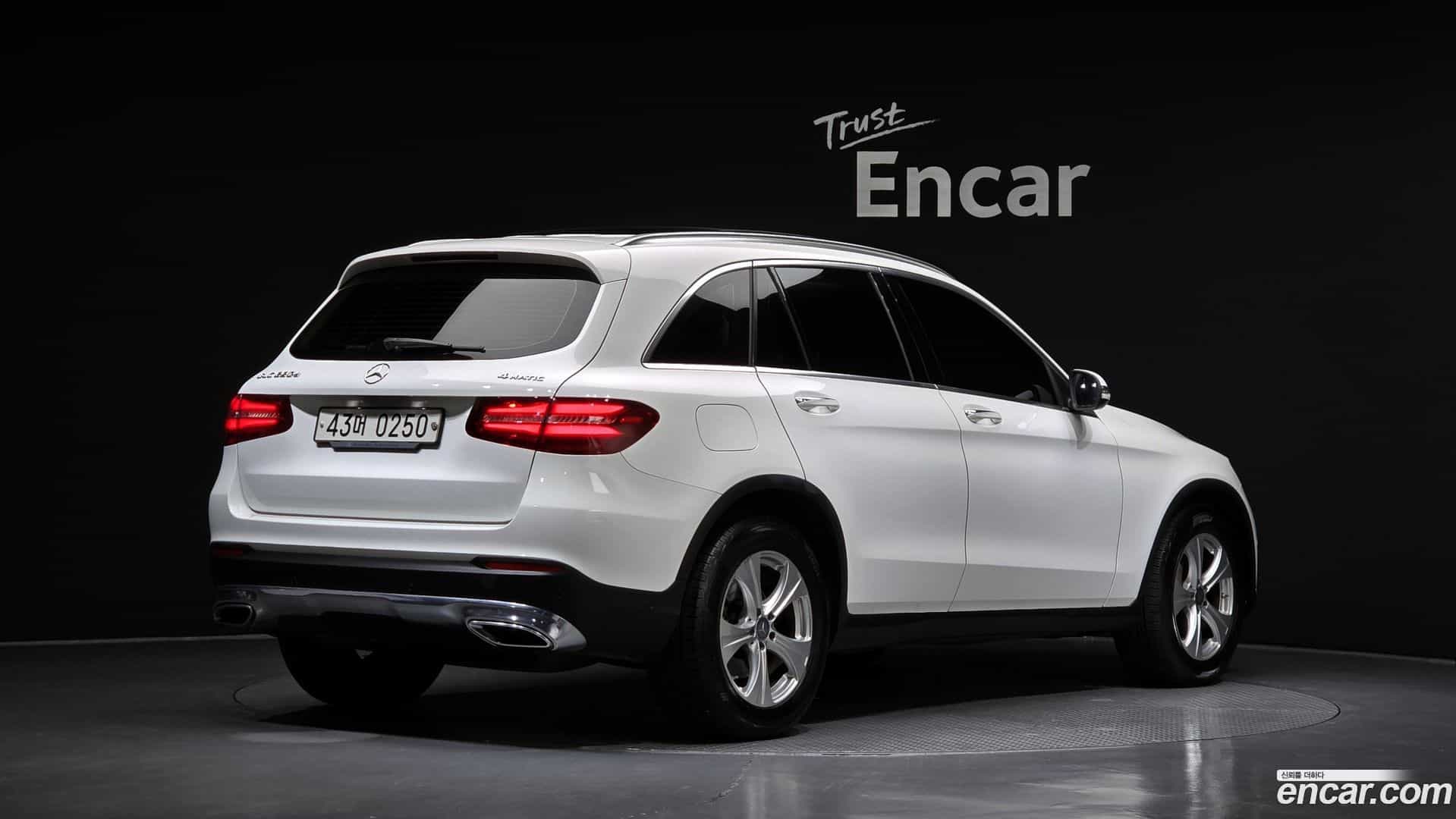 GLC-Class Mercedes-Benz 2016.0-OUTER-002