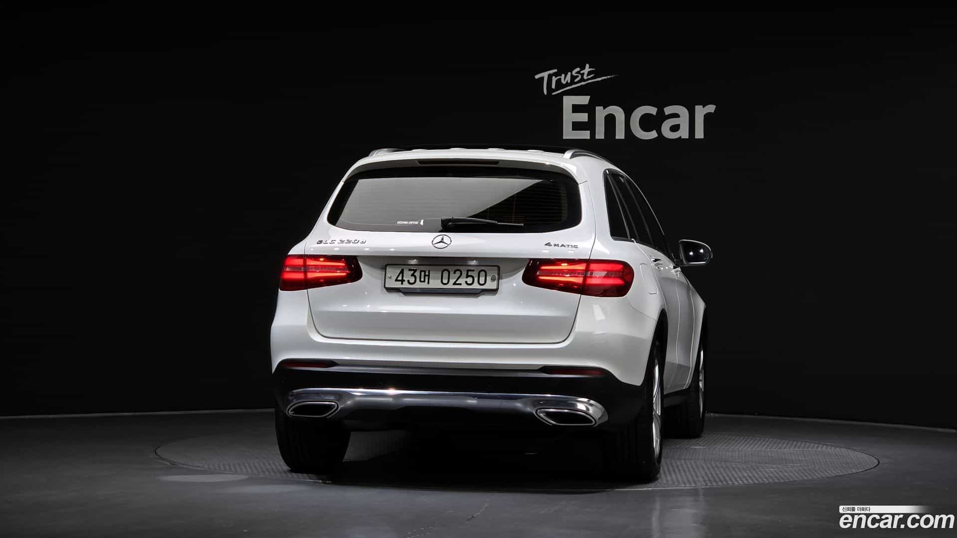 GLC-Class Mercedes-Benz 2016.0-OUTER-004