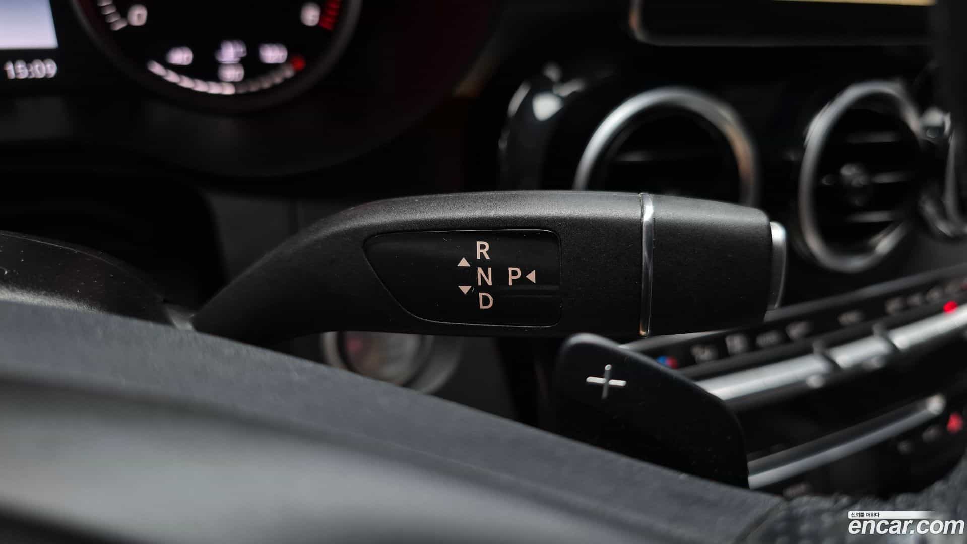 GLC-Class Mercedes-Benz 2016.0-INNER-009