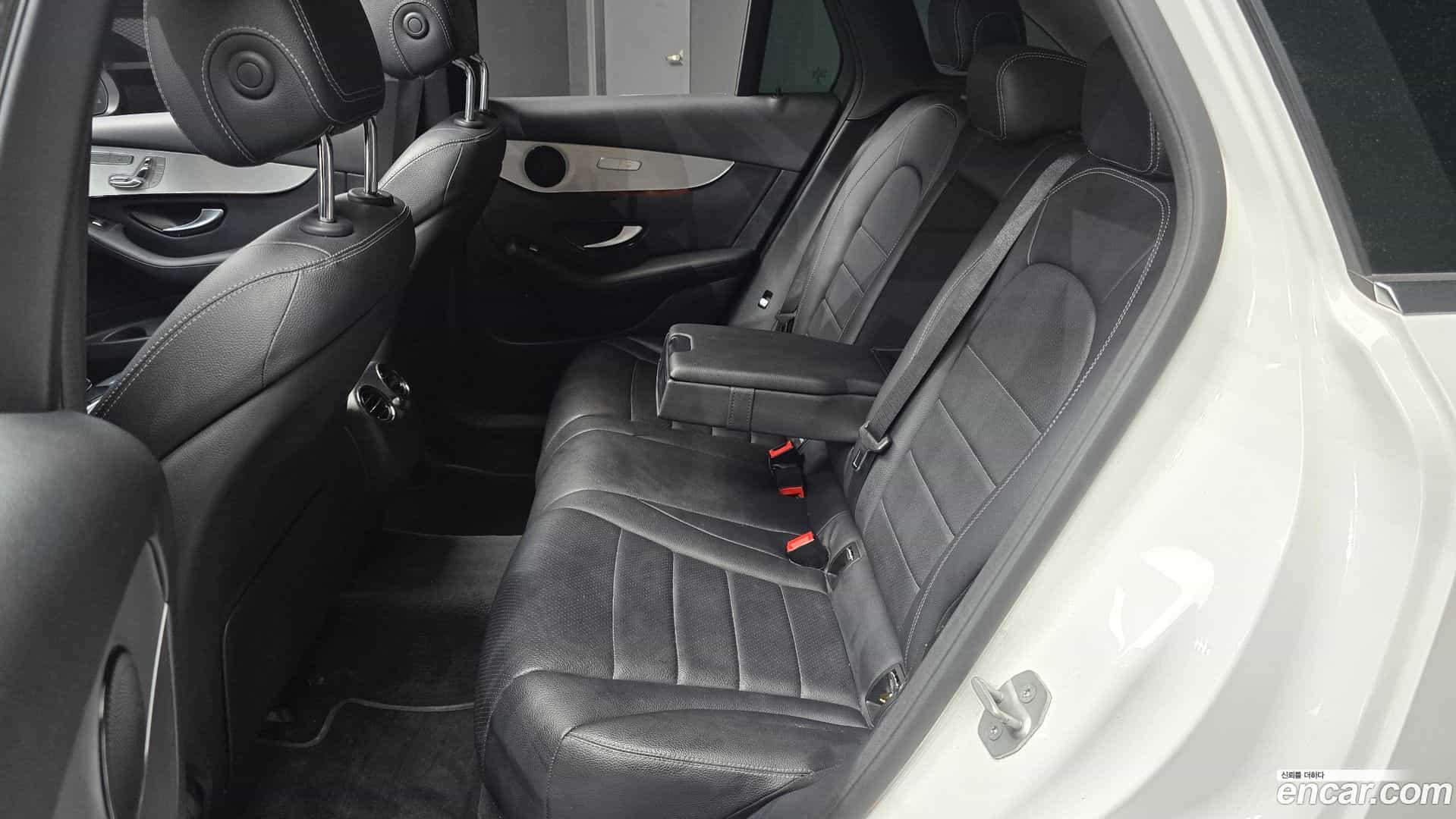 GLC-Class Mercedes-Benz 2016.0-OPTION-016