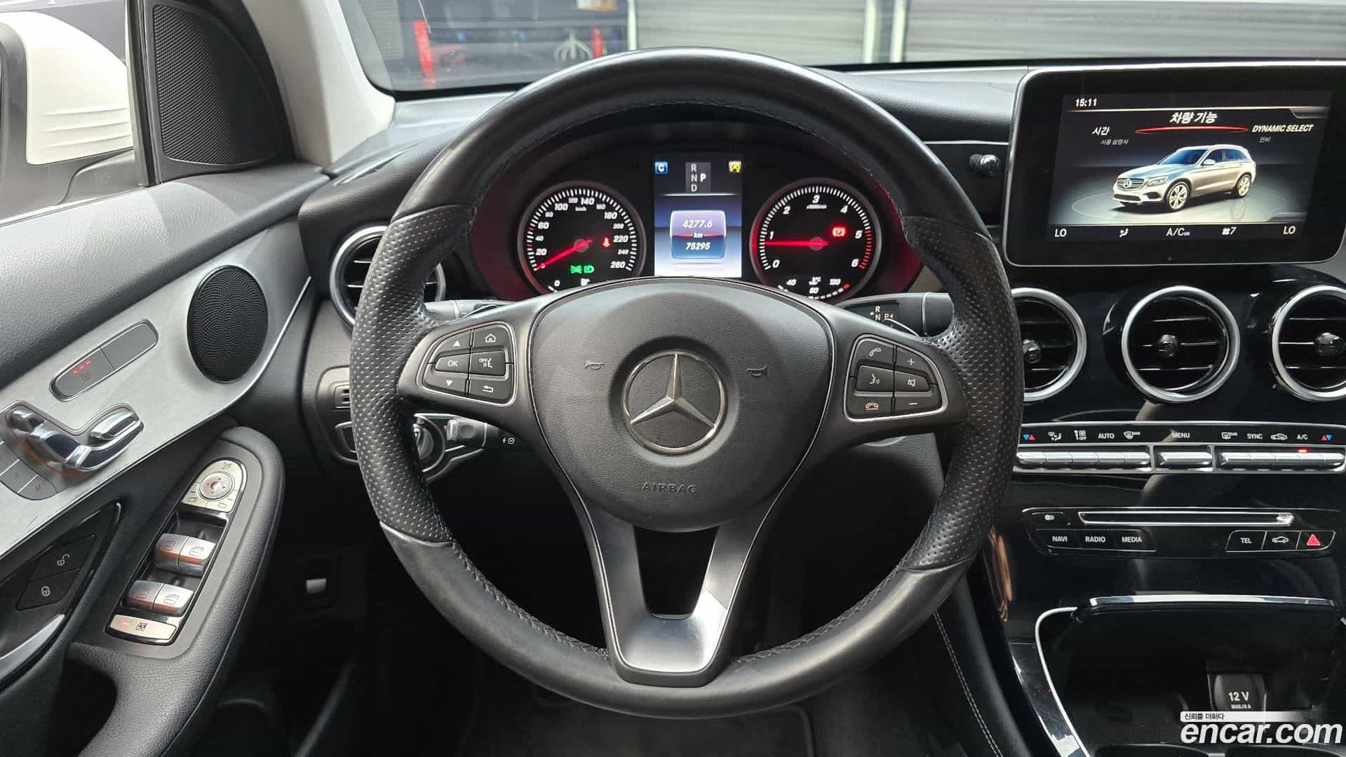 GLC-Class Mercedes-Benz 2016.0-OPTION-017
