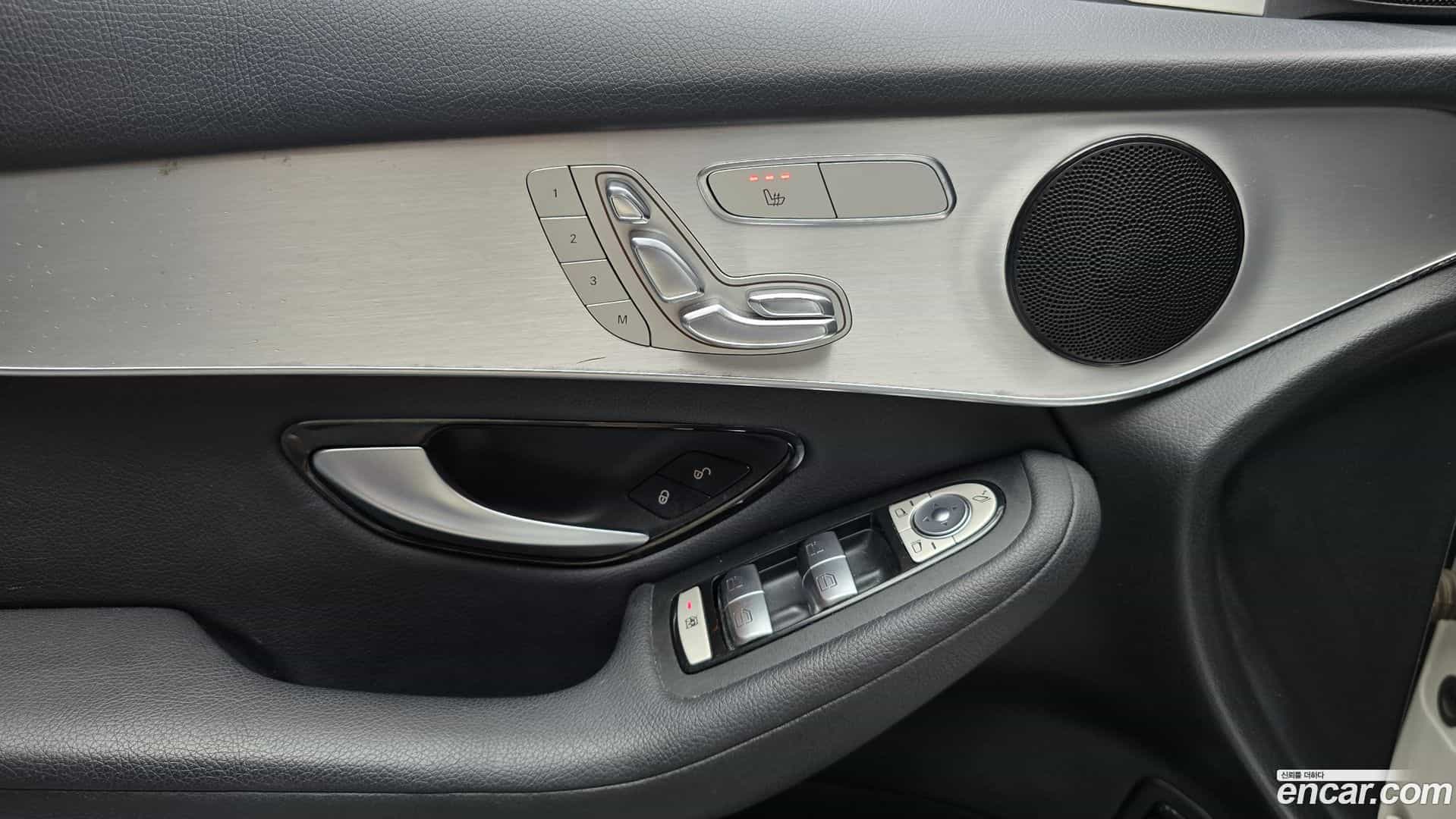 GLC-Class Mercedes-Benz 2016.0-OPTION-021
