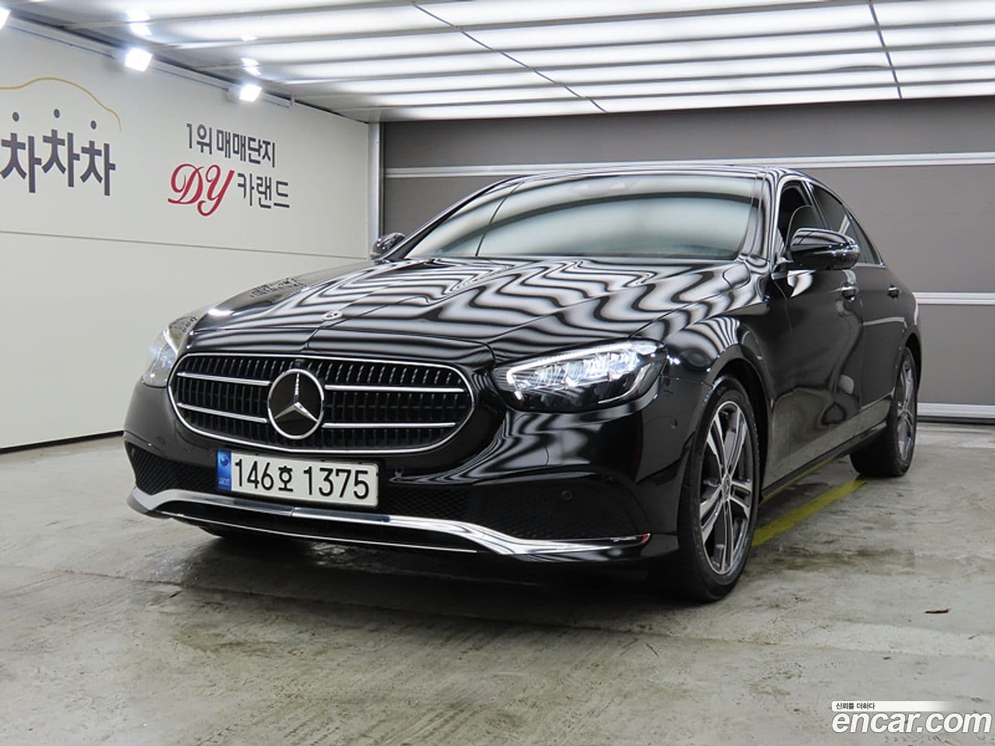 Main__Slider__Photo:E-Class Mercedes-Benz 2023.4-0