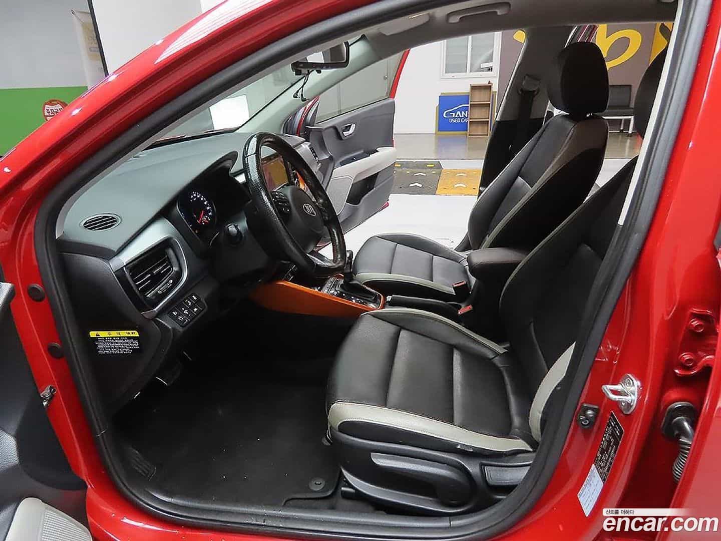 Stonic Kia 2018.10-INNER-009