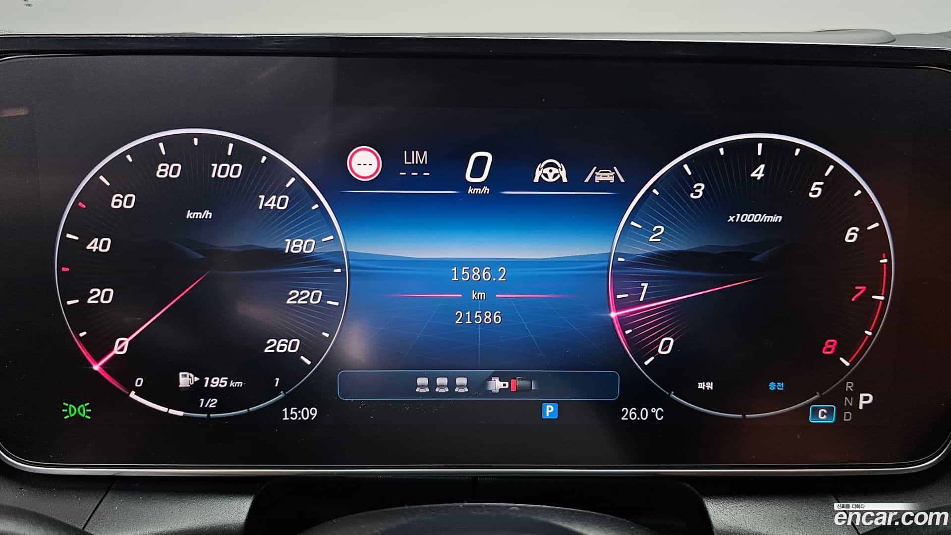 GLC-Class Mercedes-Benz 2025.8-INNER-008