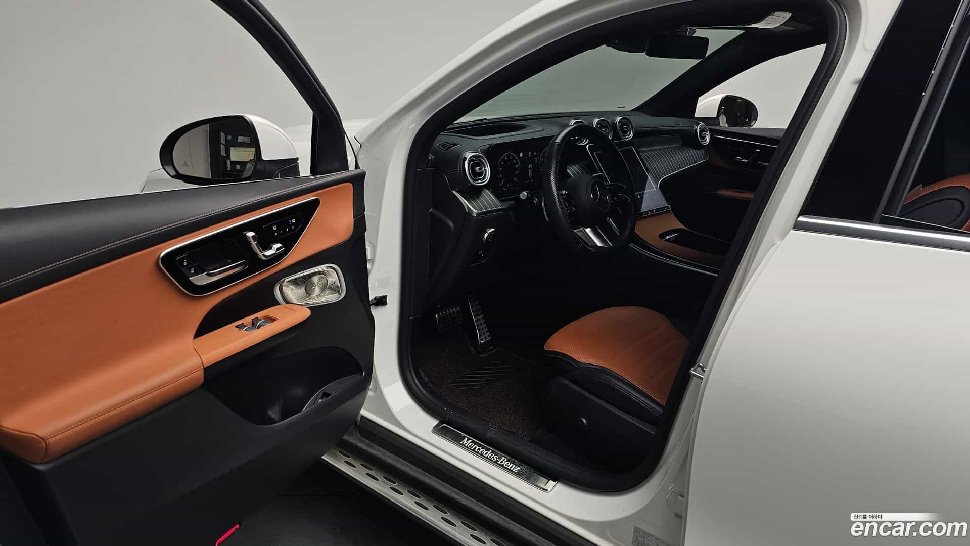 GLC-Class Mercedes-Benz 2025.8-INNER-010