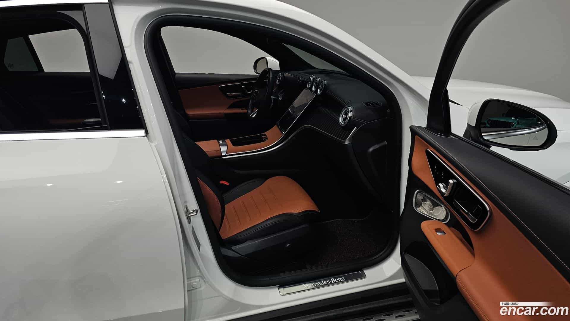 GLC-Class Mercedes-Benz 2025.8-OPTION-015