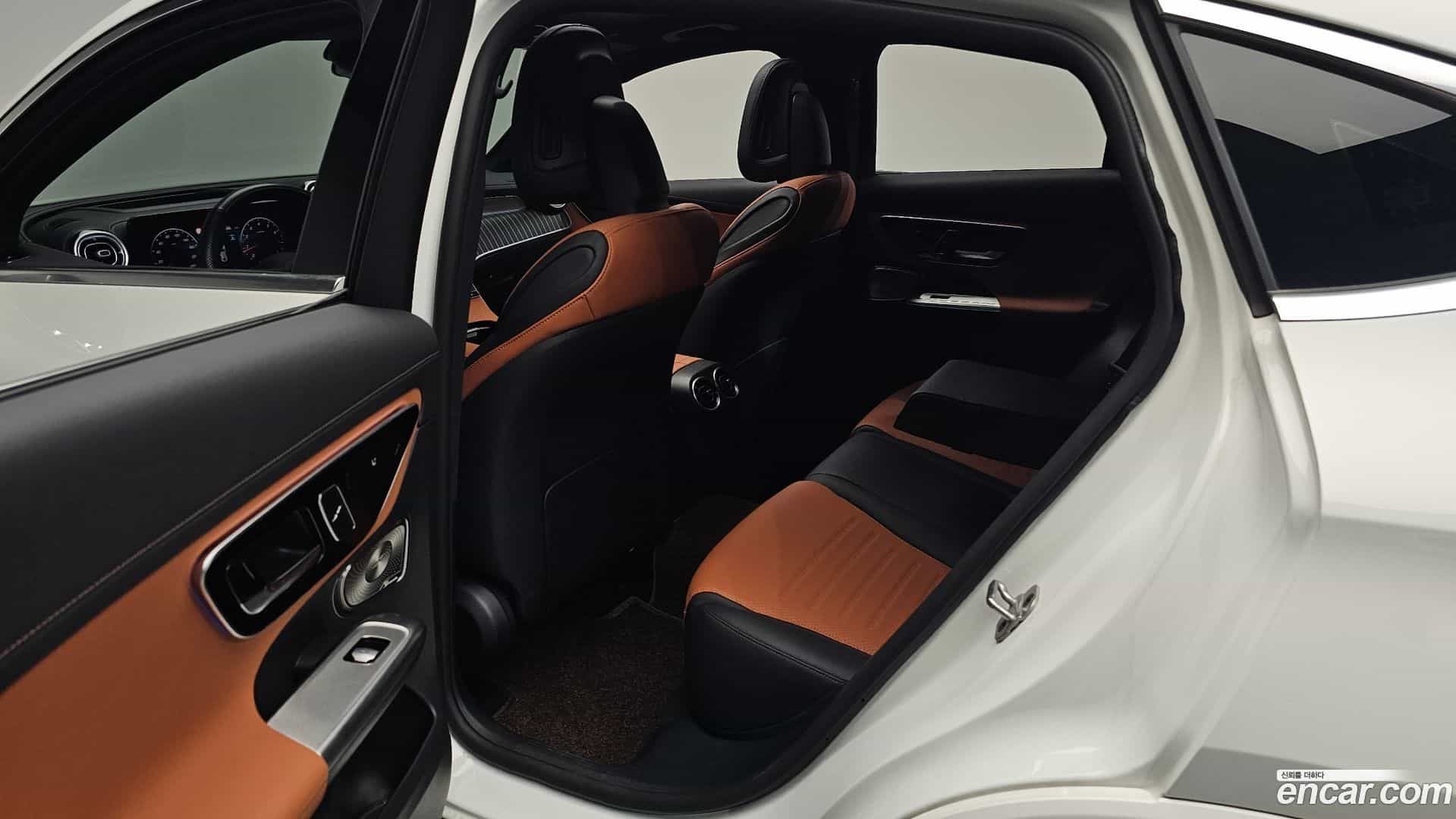 GLC-Class Mercedes-Benz 2025.8-INNER-036
