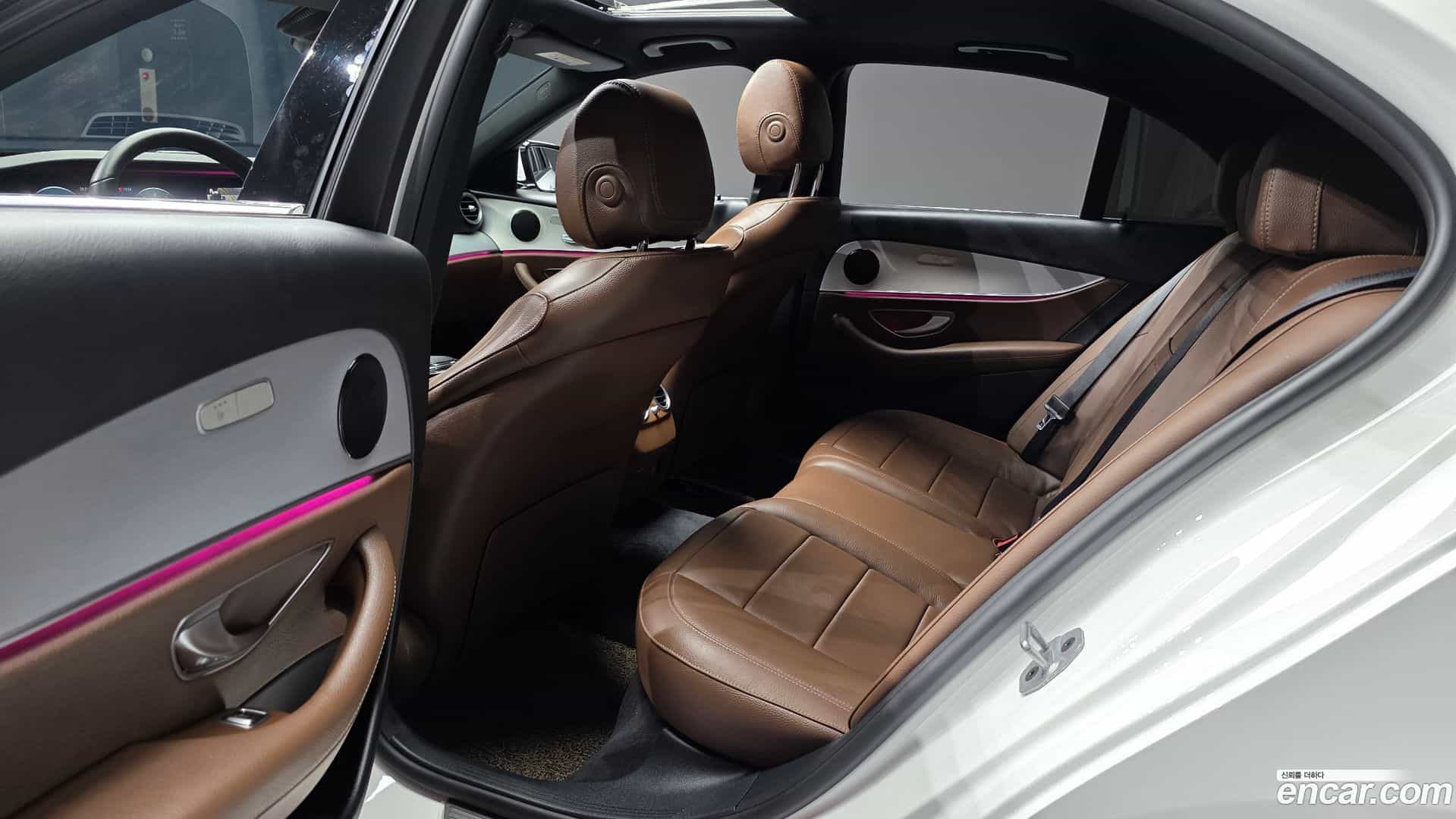 E-Class Mercedes-Benz 2020.11-OPTION-016