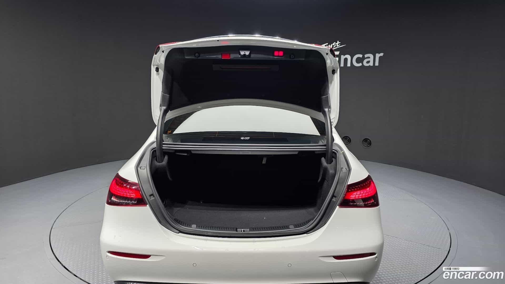 E-Class Mercedes-Benz 2020.11-OPTION-024