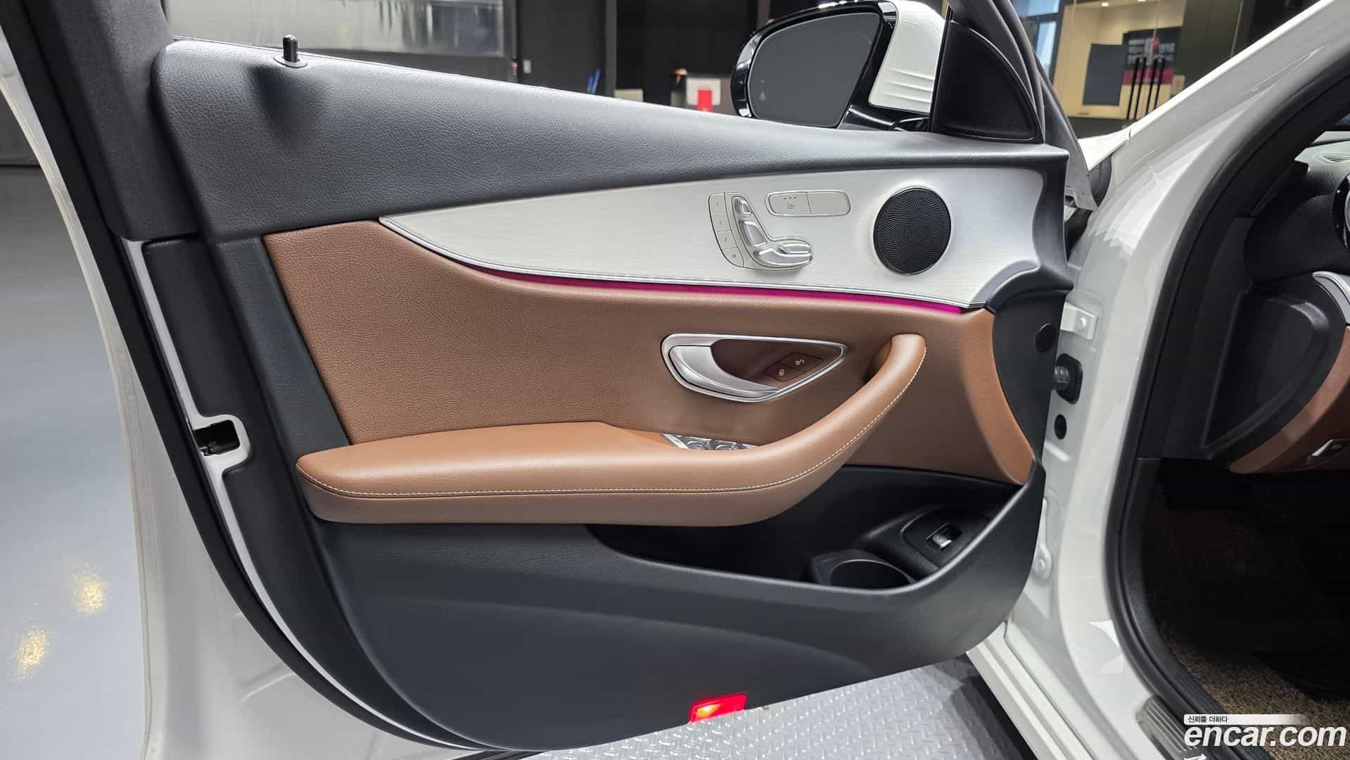 E-Class Mercedes-Benz 2020.11-INNER-034