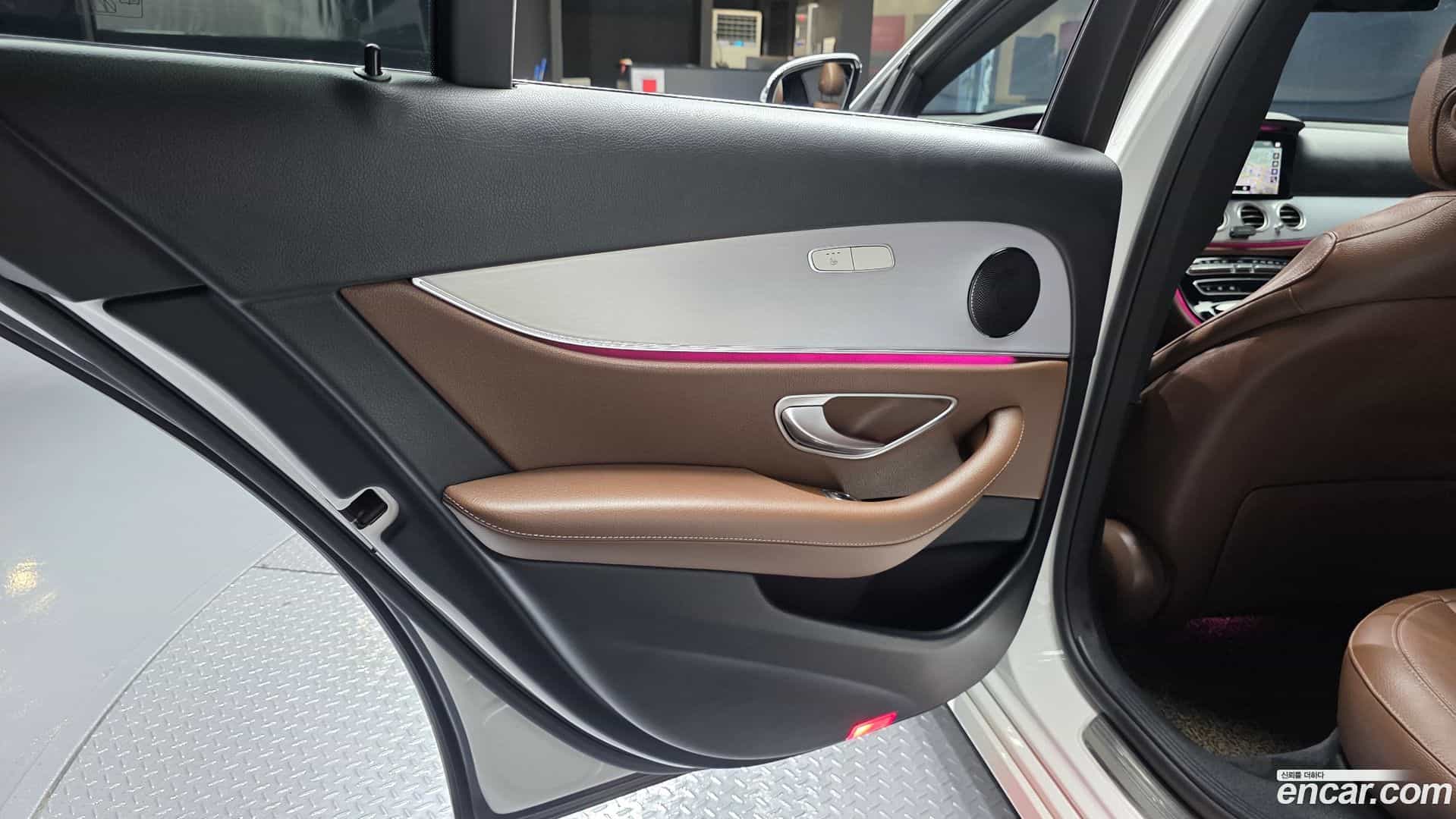 E-Class Mercedes-Benz 2020.11-INNER-035
