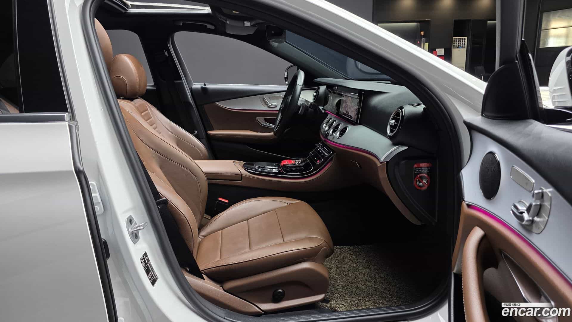 E-Class Mercedes-Benz 2020.11-INNER-036
