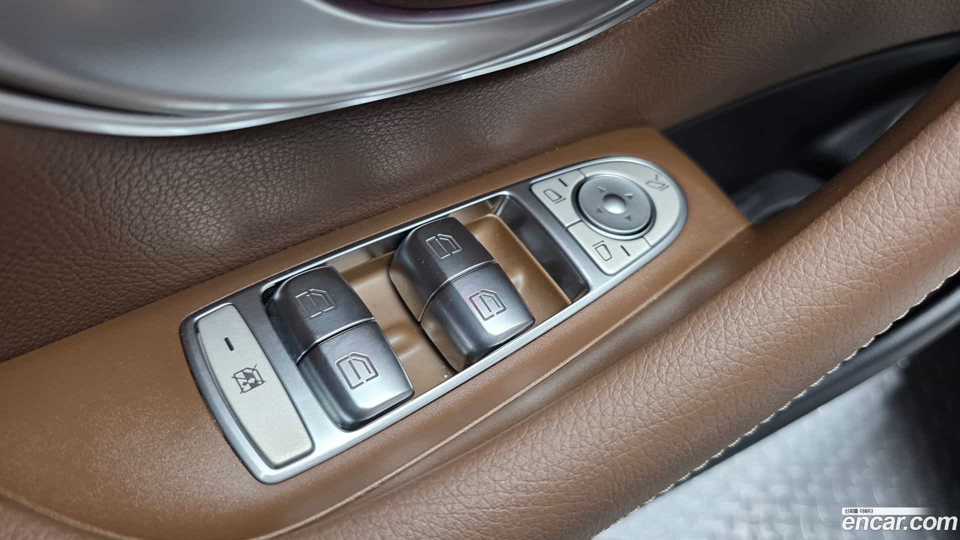 E-Class Mercedes-Benz 2020.11-OPTION-042
