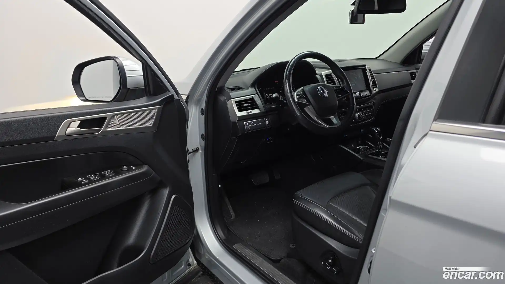 Rexton KG Mobility 2018.2-INNER-010