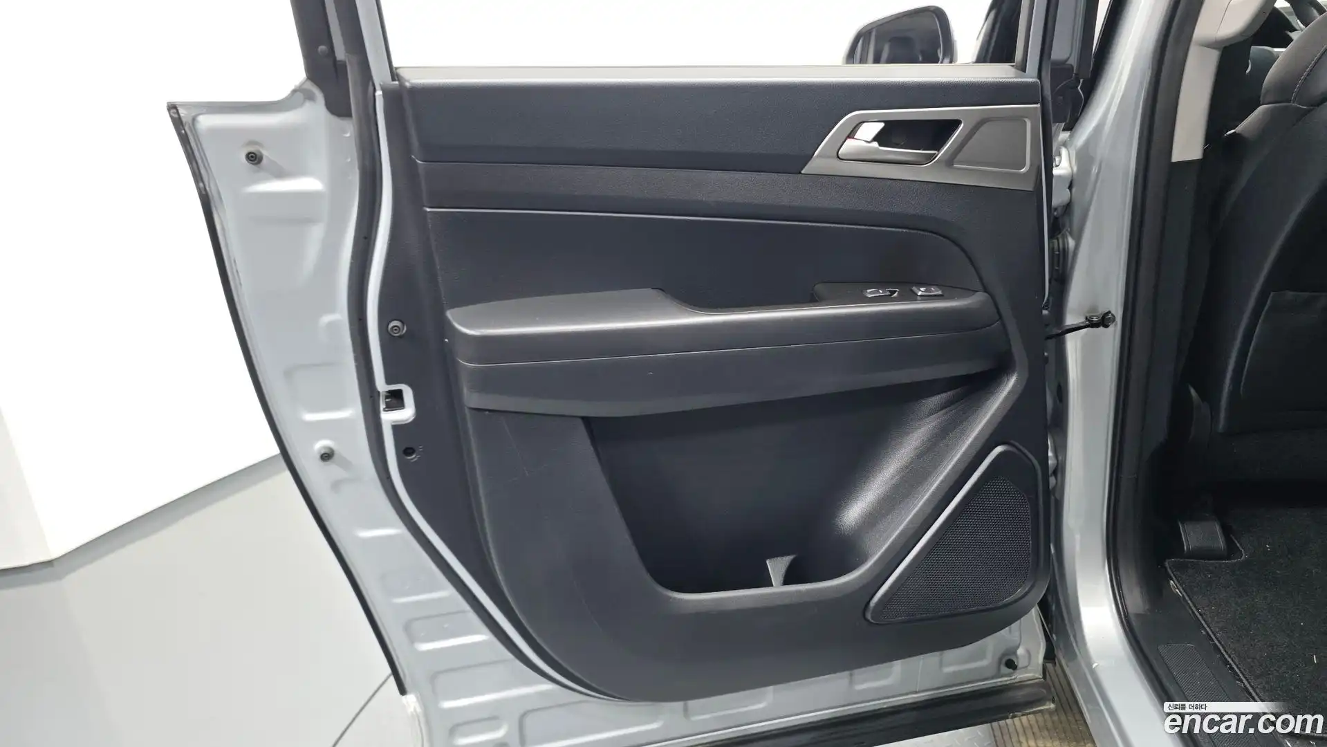 Rexton KG Mobility 2018.2-INNER-035