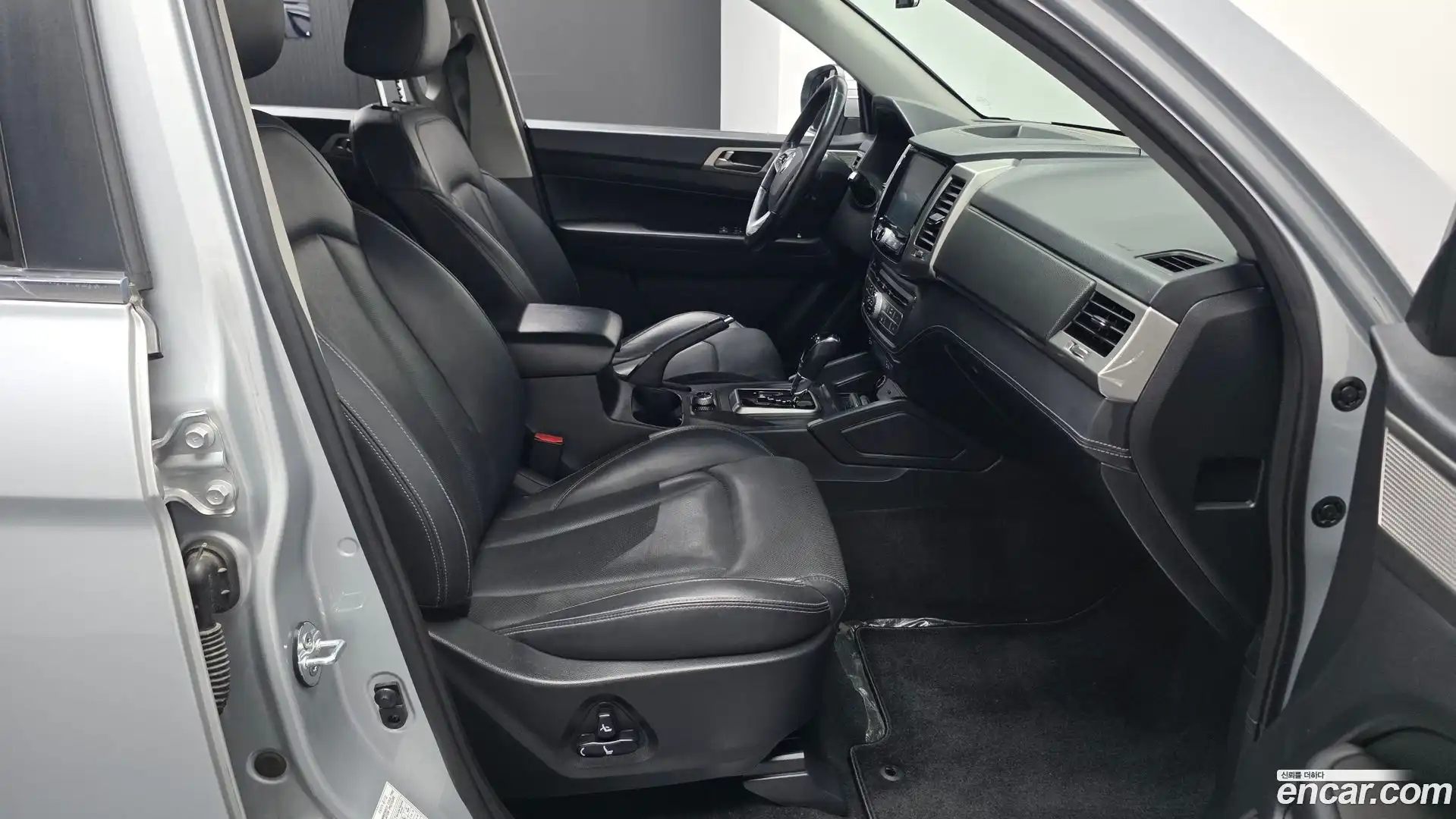 Rexton KG Mobility 2018.2-INNER-036