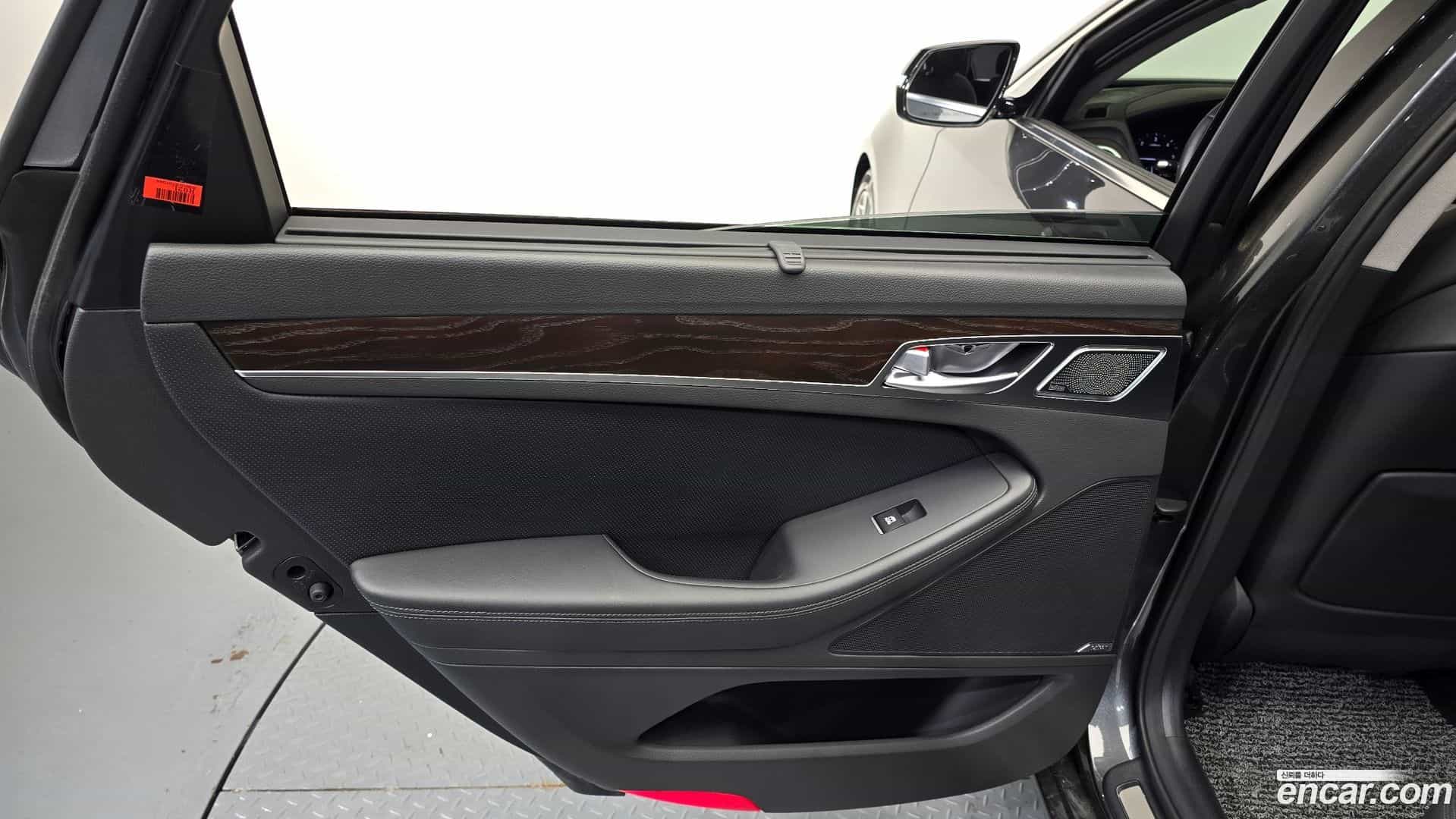 G80 Genesis 2019.4-INNER-035