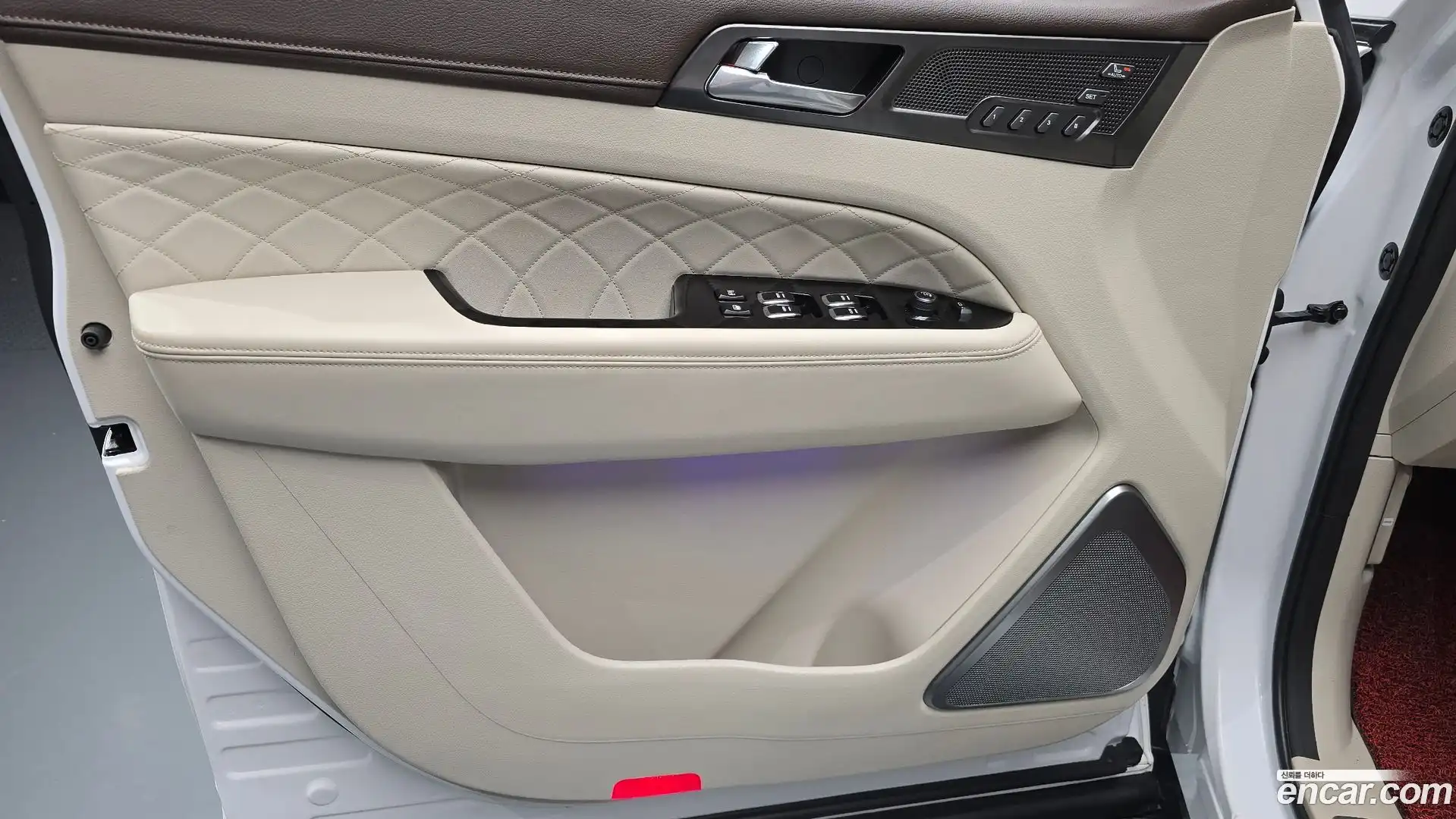 Rexton KG Mobility 2024.6-INNER-034