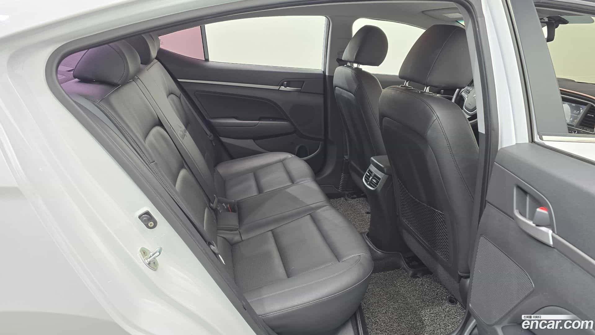 AVANTE Hyundai 2017.0-OPTION-015