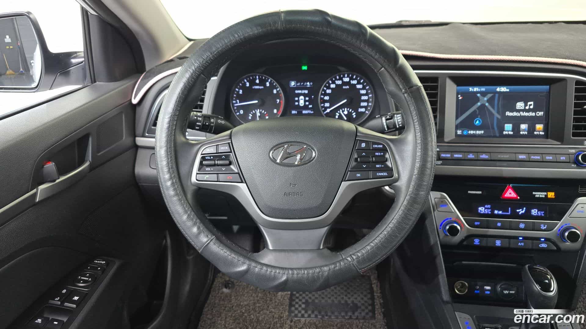 AVANTE Hyundai 2017.0-OPTION-019