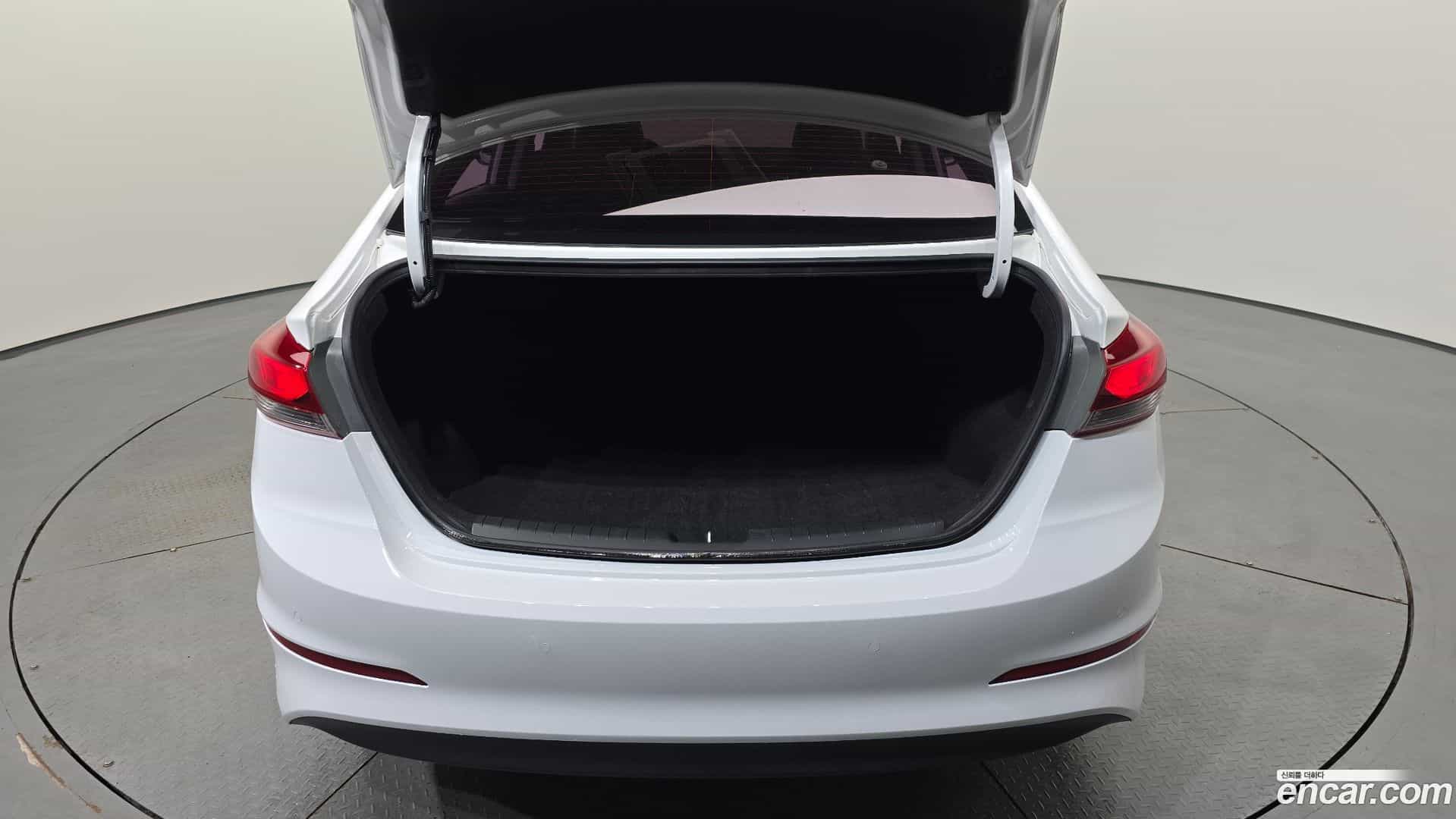 AVANTE Hyundai 2017.0-OPTION-023