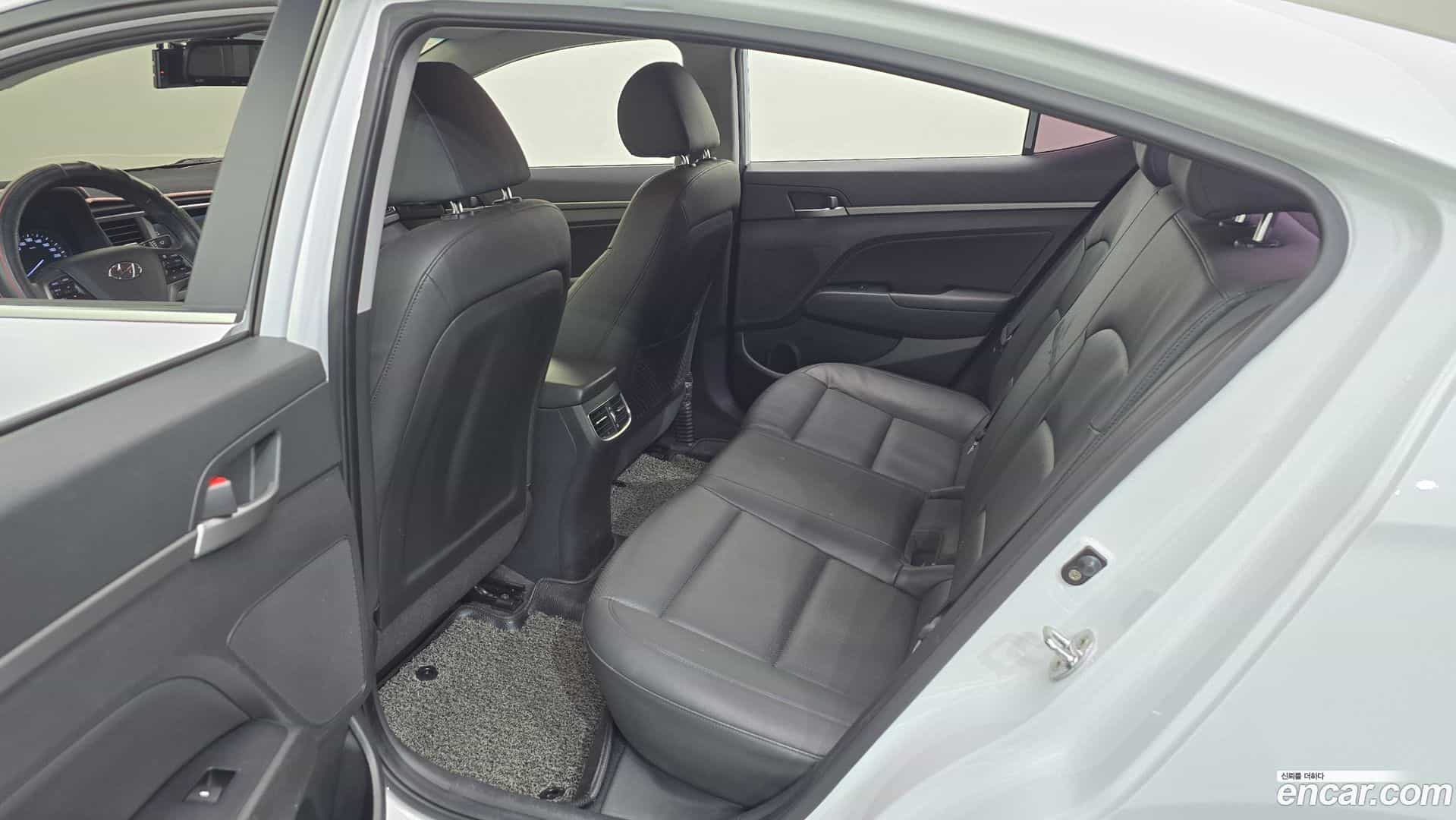AVANTE Hyundai 2017.0-OPTION-024