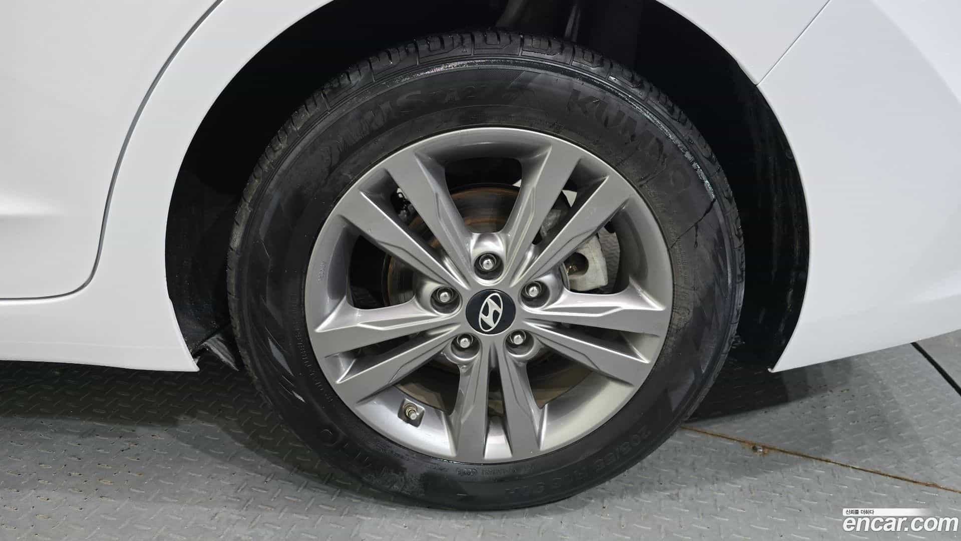AVANTE Hyundai 2017.0-OUTER-031