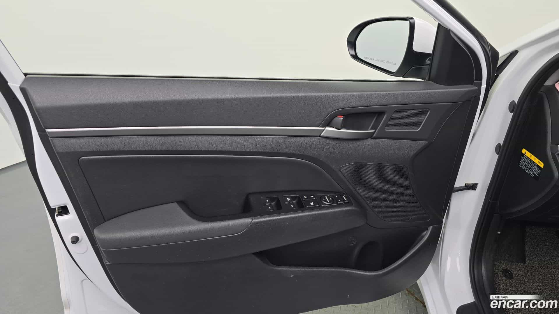 AVANTE Hyundai 2017.0-INNER-034
