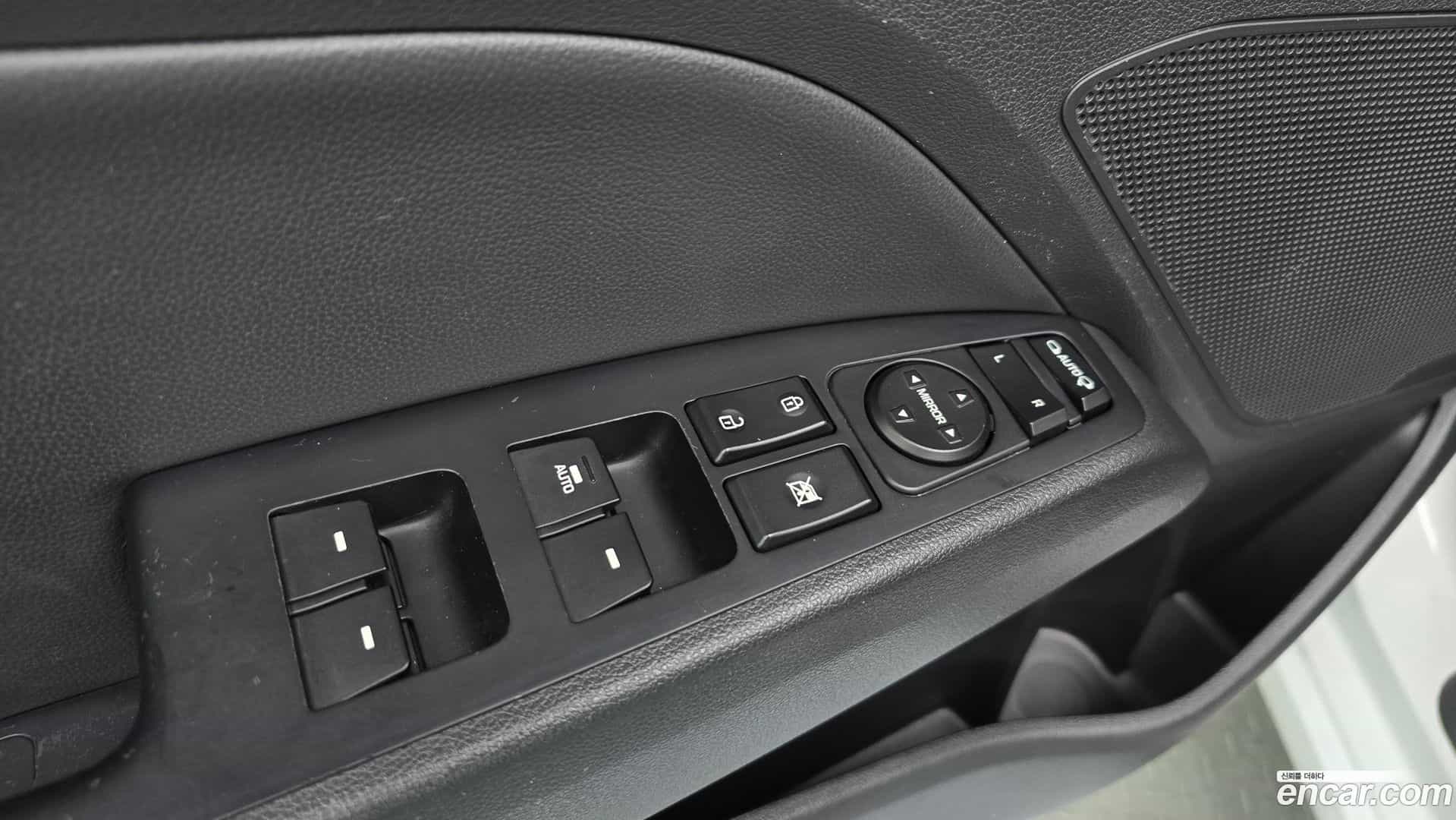 AVANTE Hyundai 2017.0-OPTION-042