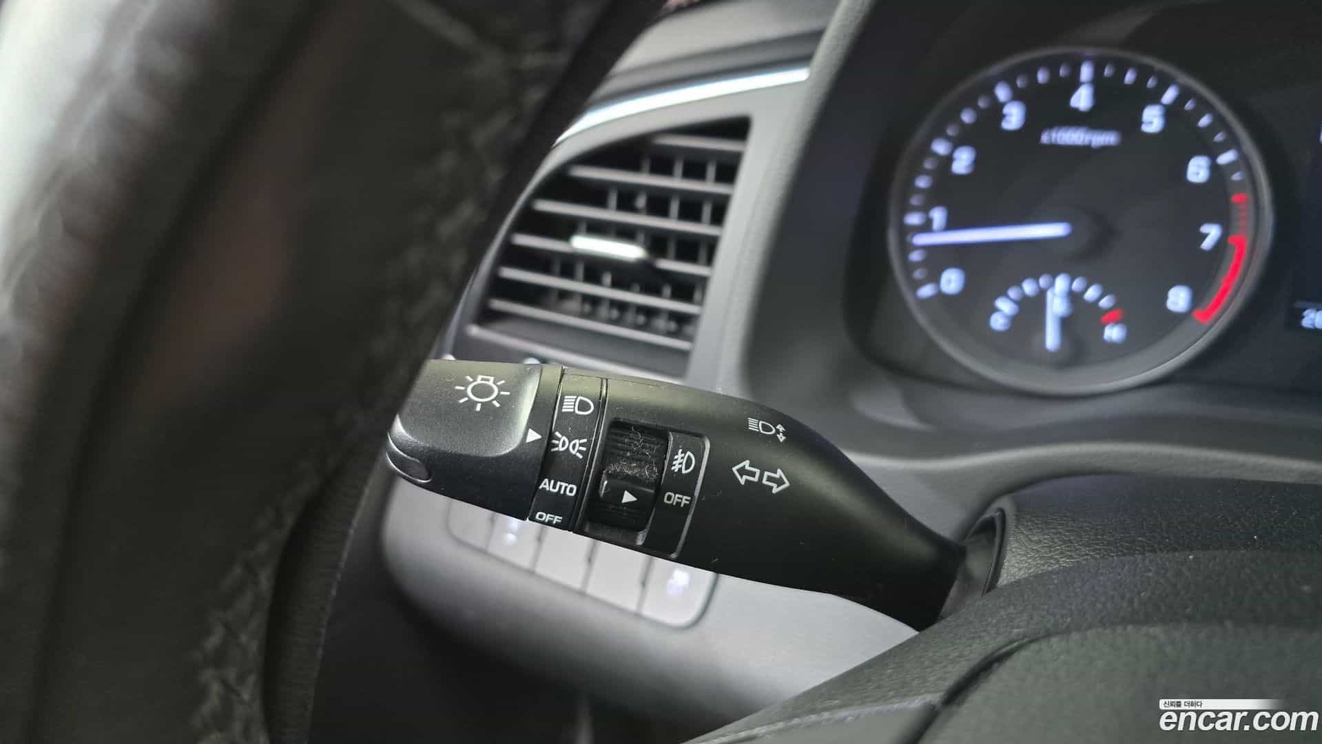 AVANTE Hyundai 2017.0-OPTION-043