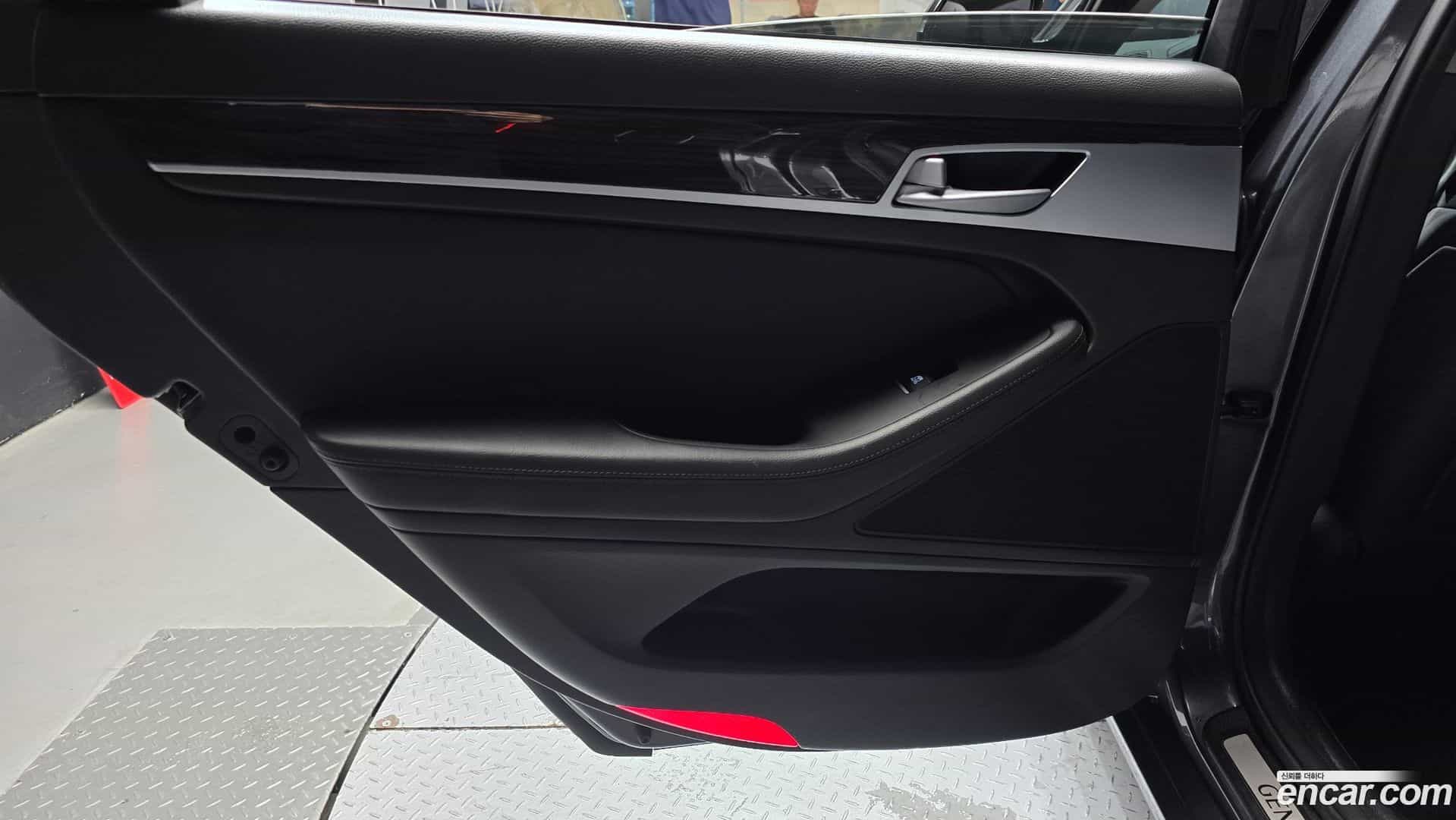 G80 Genesis 2016.11-INNER-035