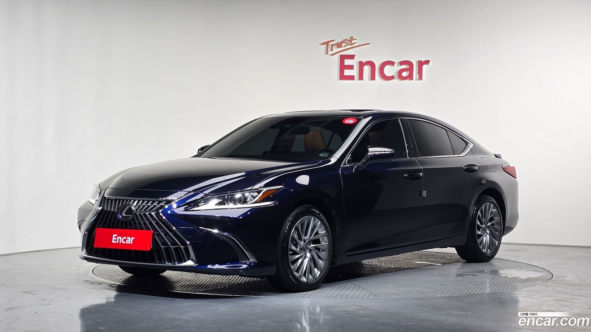 Main__Slider__Photo:ES Lexus 2023.3-0