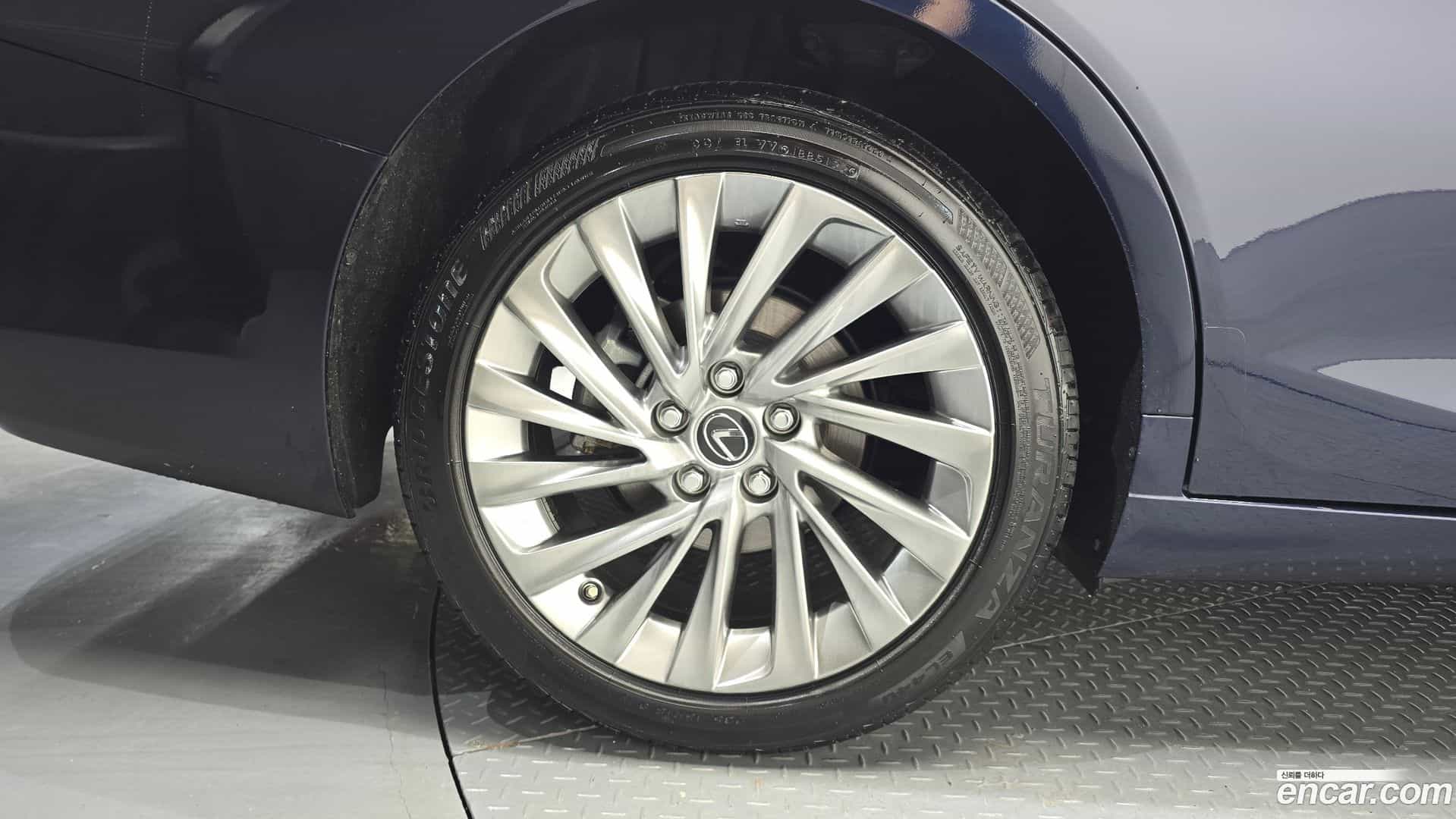 ES Lexus 2023.3-OUTER-005