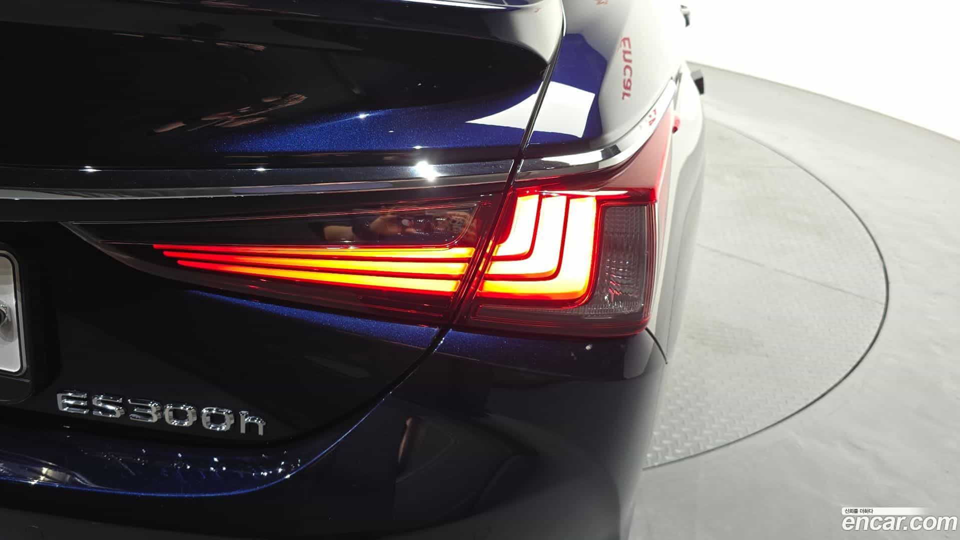 ES Lexus 2023.3-OUTER-033