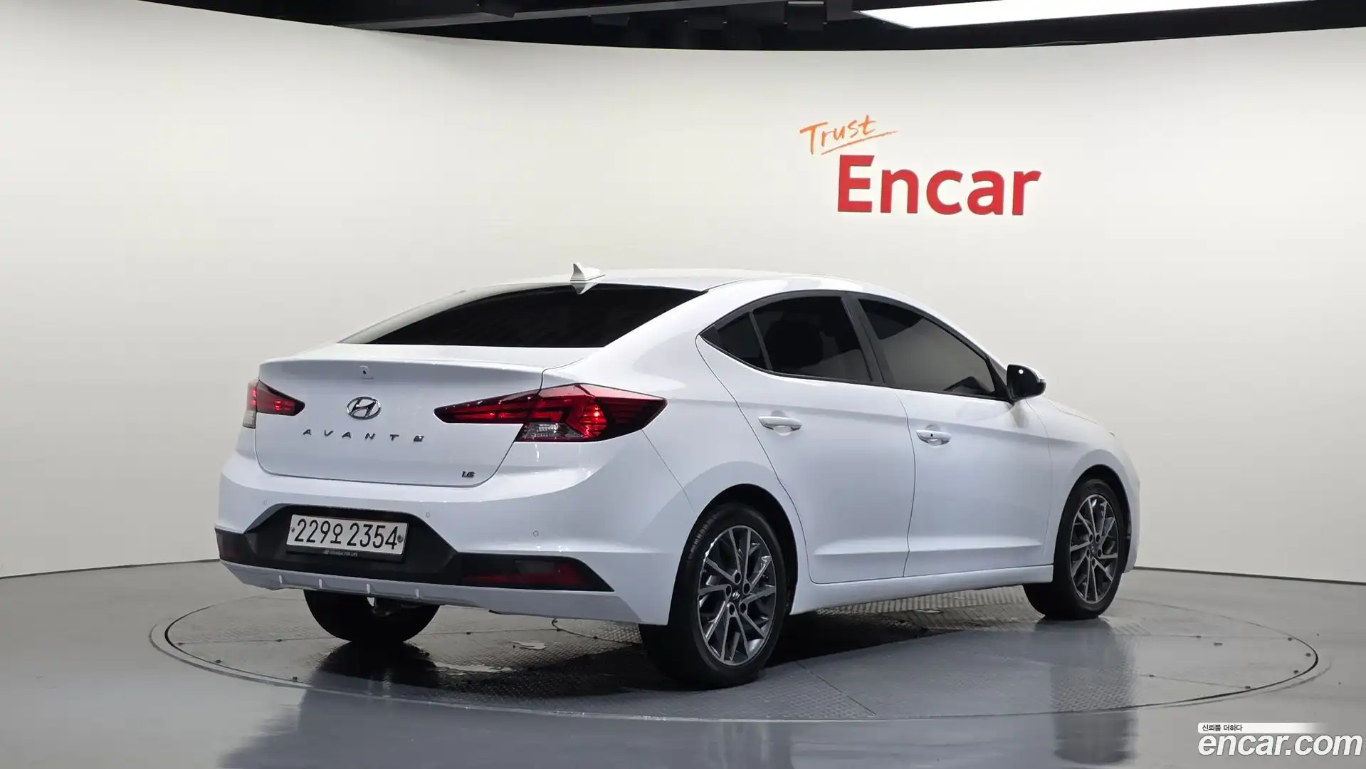 AVANTE Hyundai 2019.7-OUTER-002