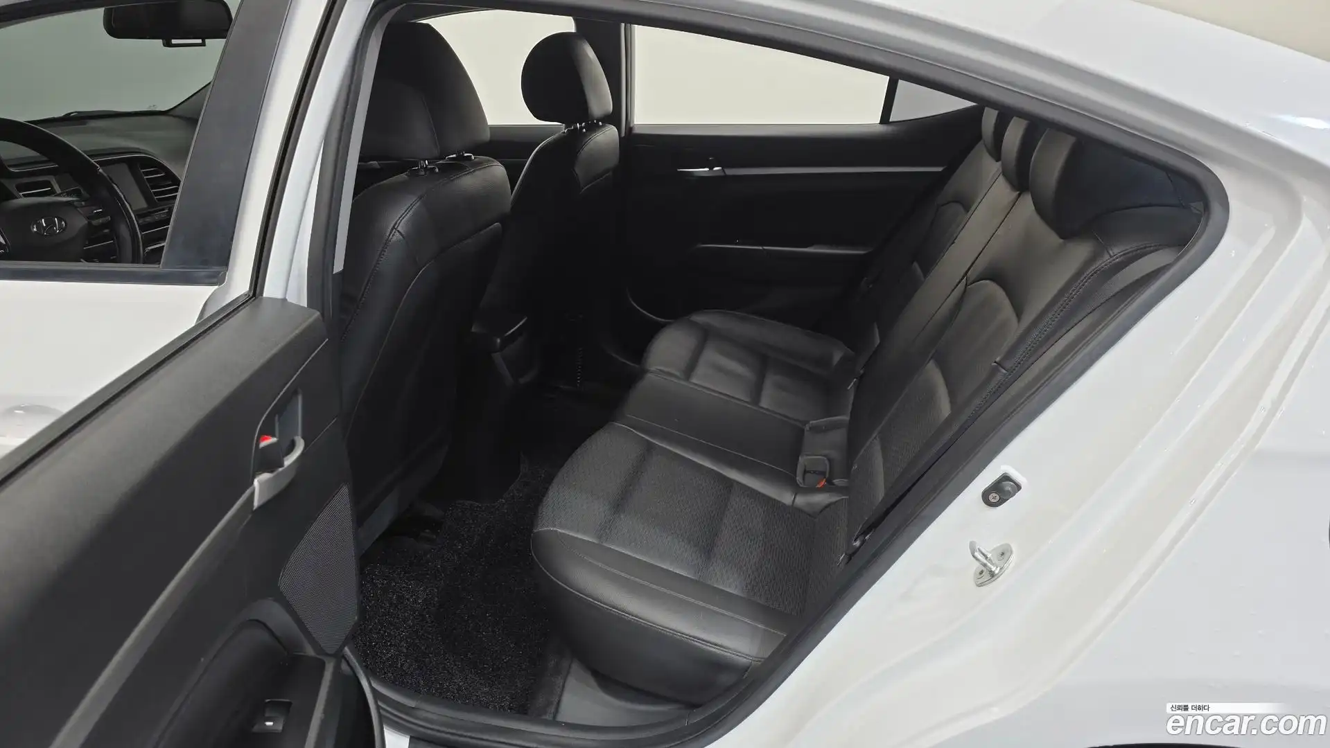 AVANTE Hyundai 2019.7-OPTION-016