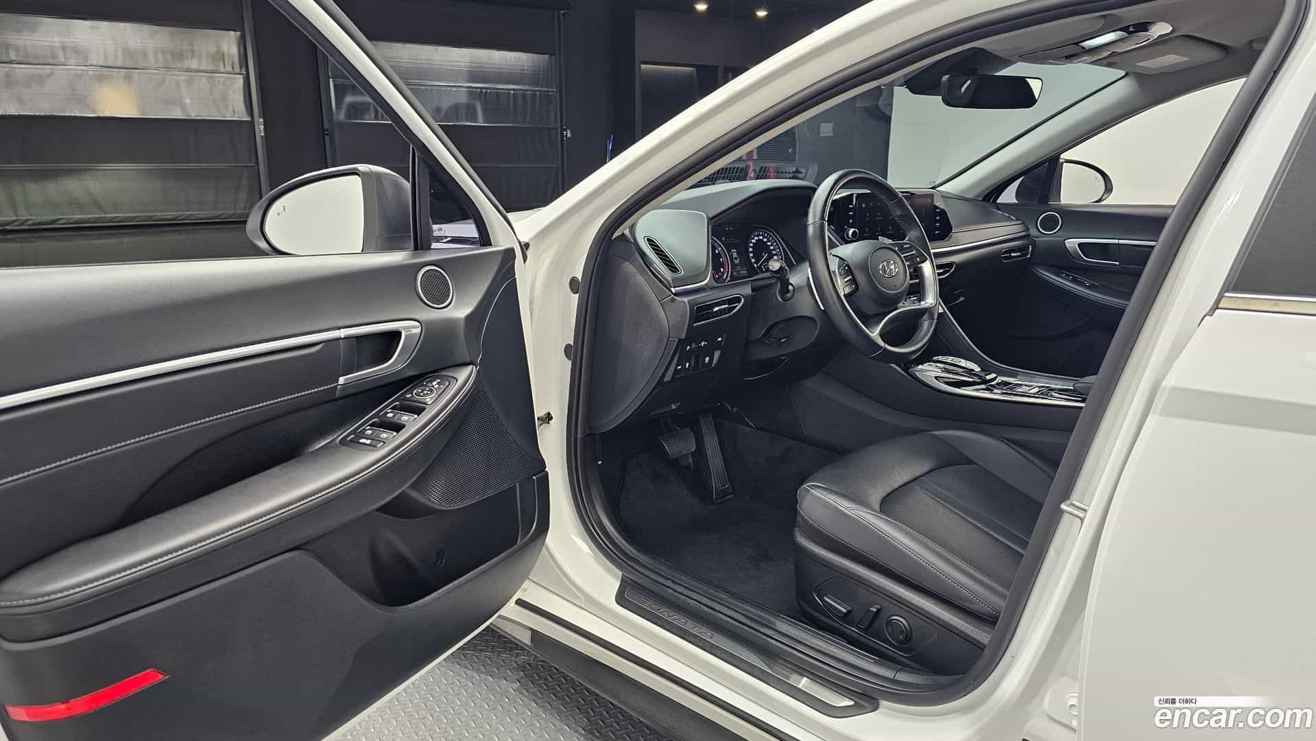 Sonata Hyundai 2023.1-INNER-010