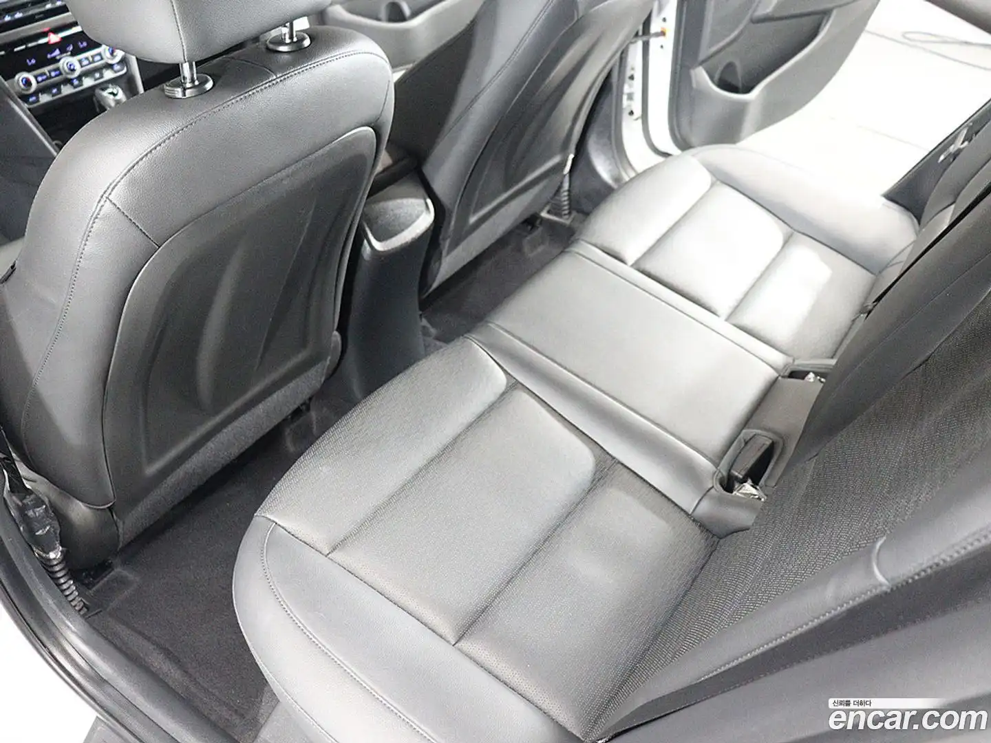 AVANTE Hyundai 2019.9-OPTION-020